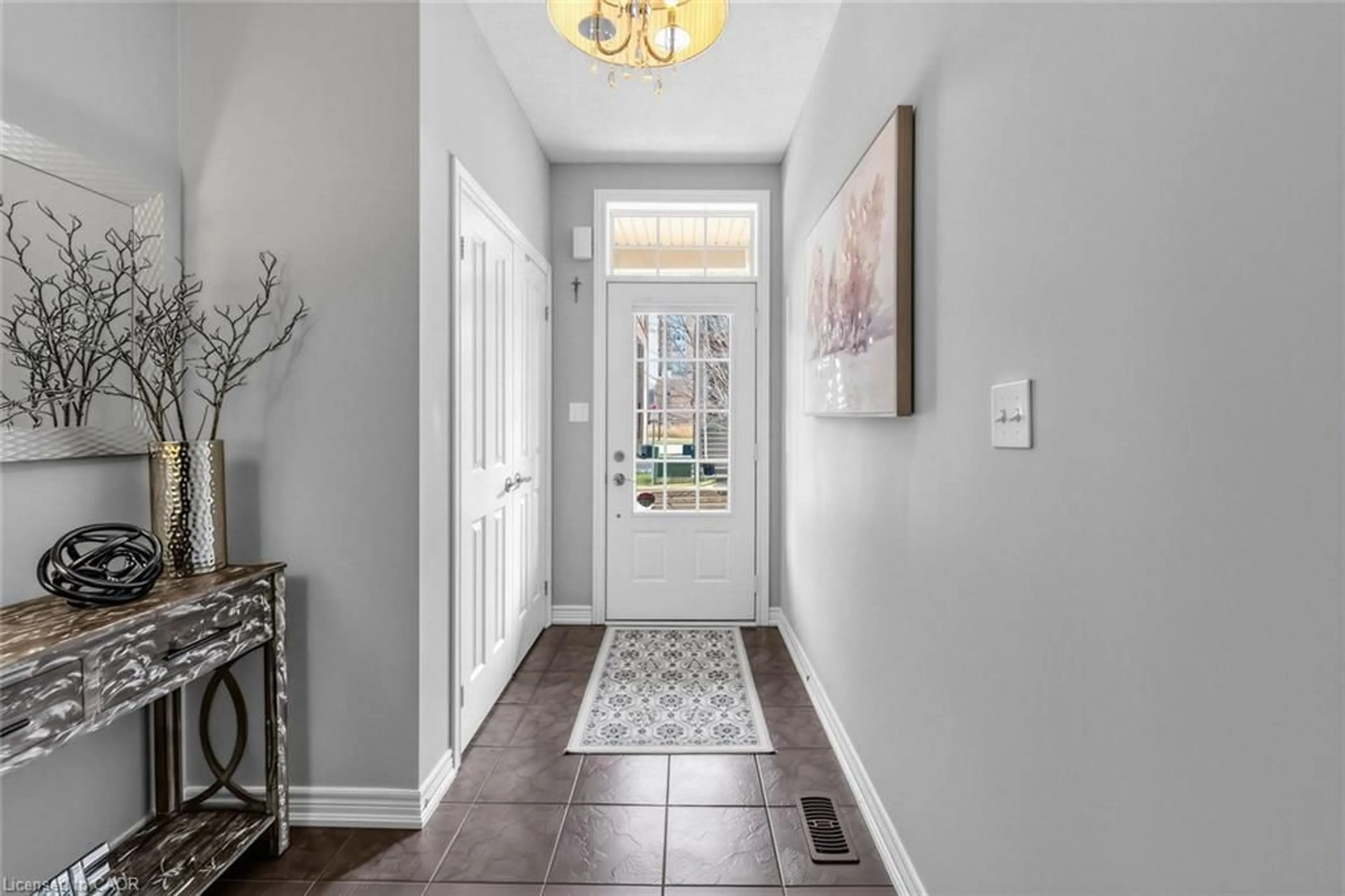 Indoor entryway for 4165 Upper Middle Rd #17, Burlington Ontario L7M 0V4
