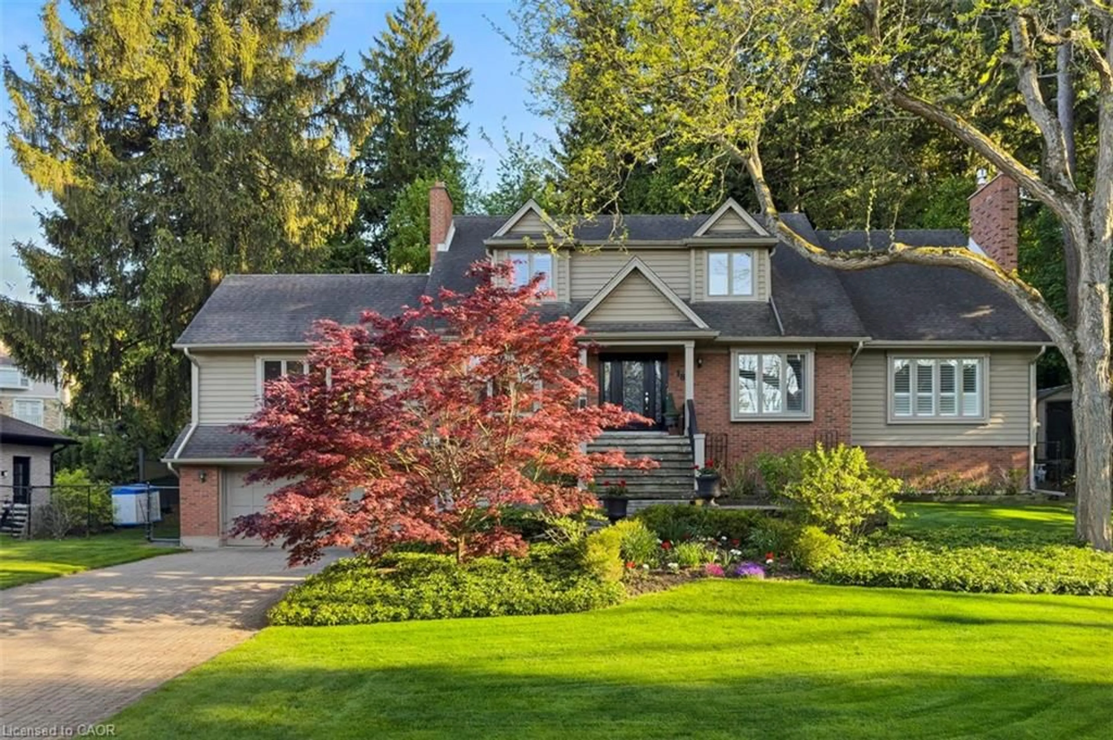 Home with vinyl exterior material, street for 18 Stonegate Dr, Hamilton Ontario L9G 3R7