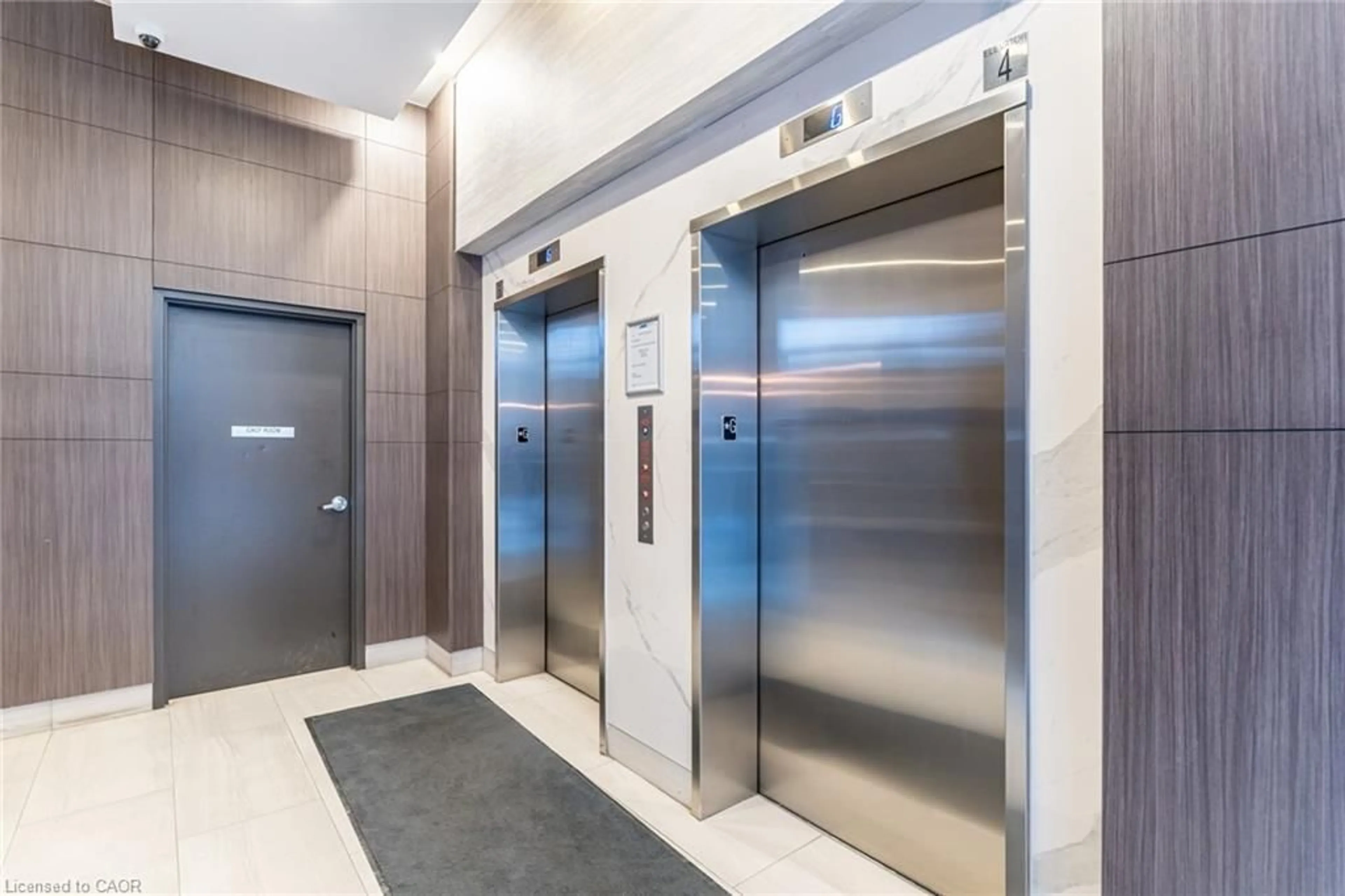 Indoor foyer for 550 North Service Rd #516, Grimsby Ontario L3M 0H9