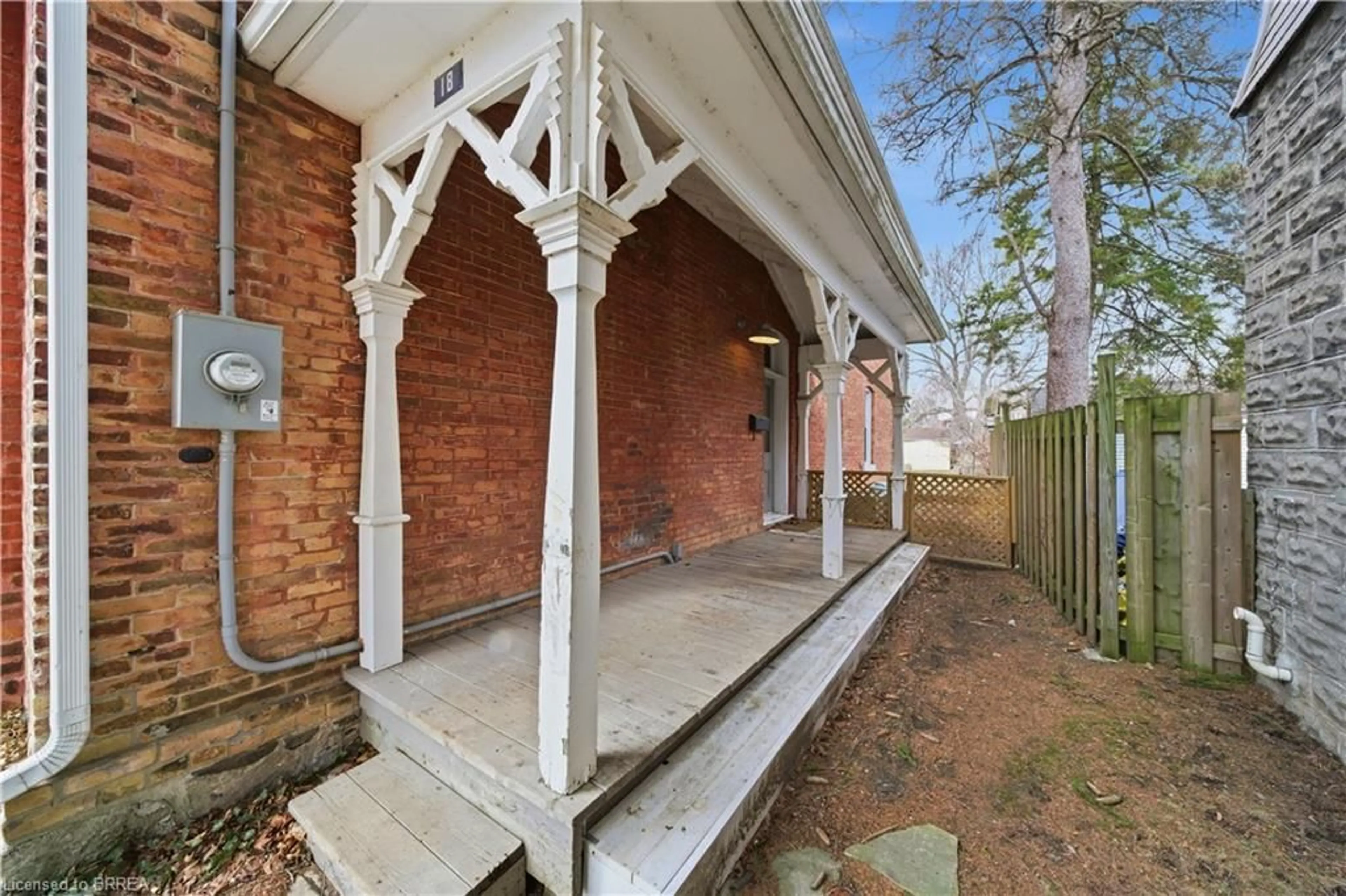 Patio, street for 18 Charlotte St, Paris Ontario N3L 1N1