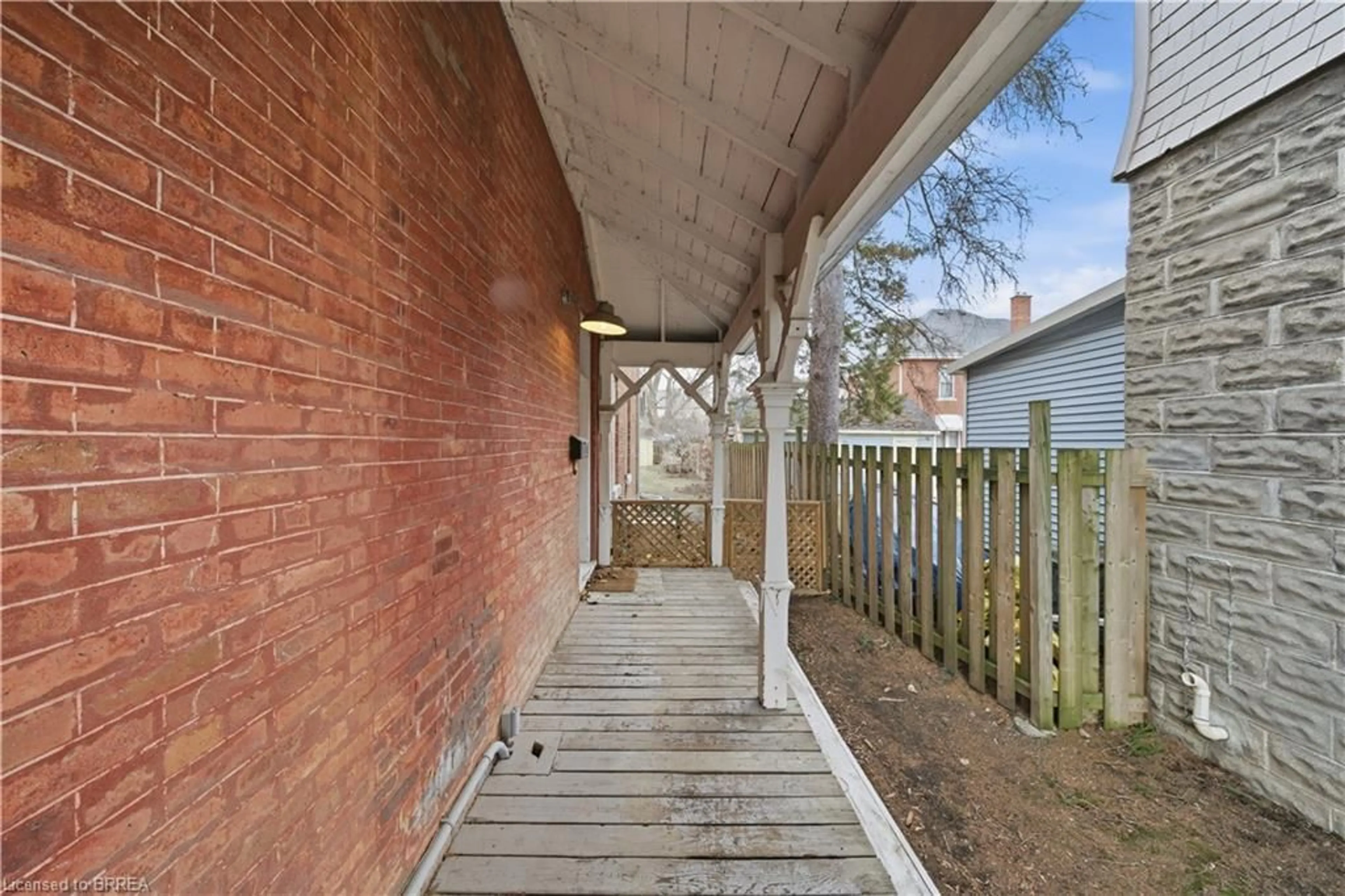 Patio, street for 18 Charlotte St, Paris Ontario N3L 1N1