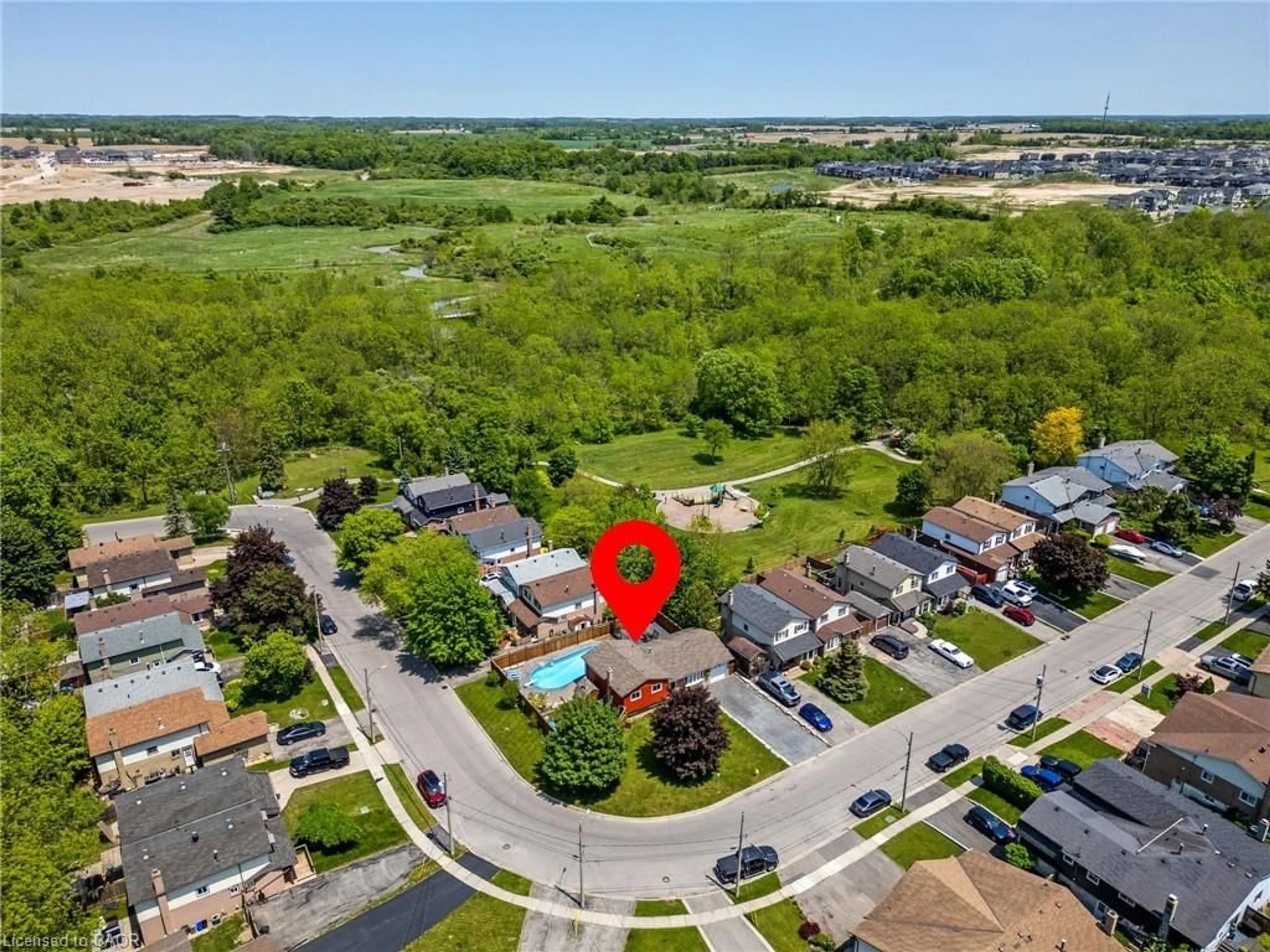 A pic from outside/outdoor area/front of a property/back of a property/a pic from drone, street for 25 Burke Dr, Caledonia Ontario N3W 1C3
