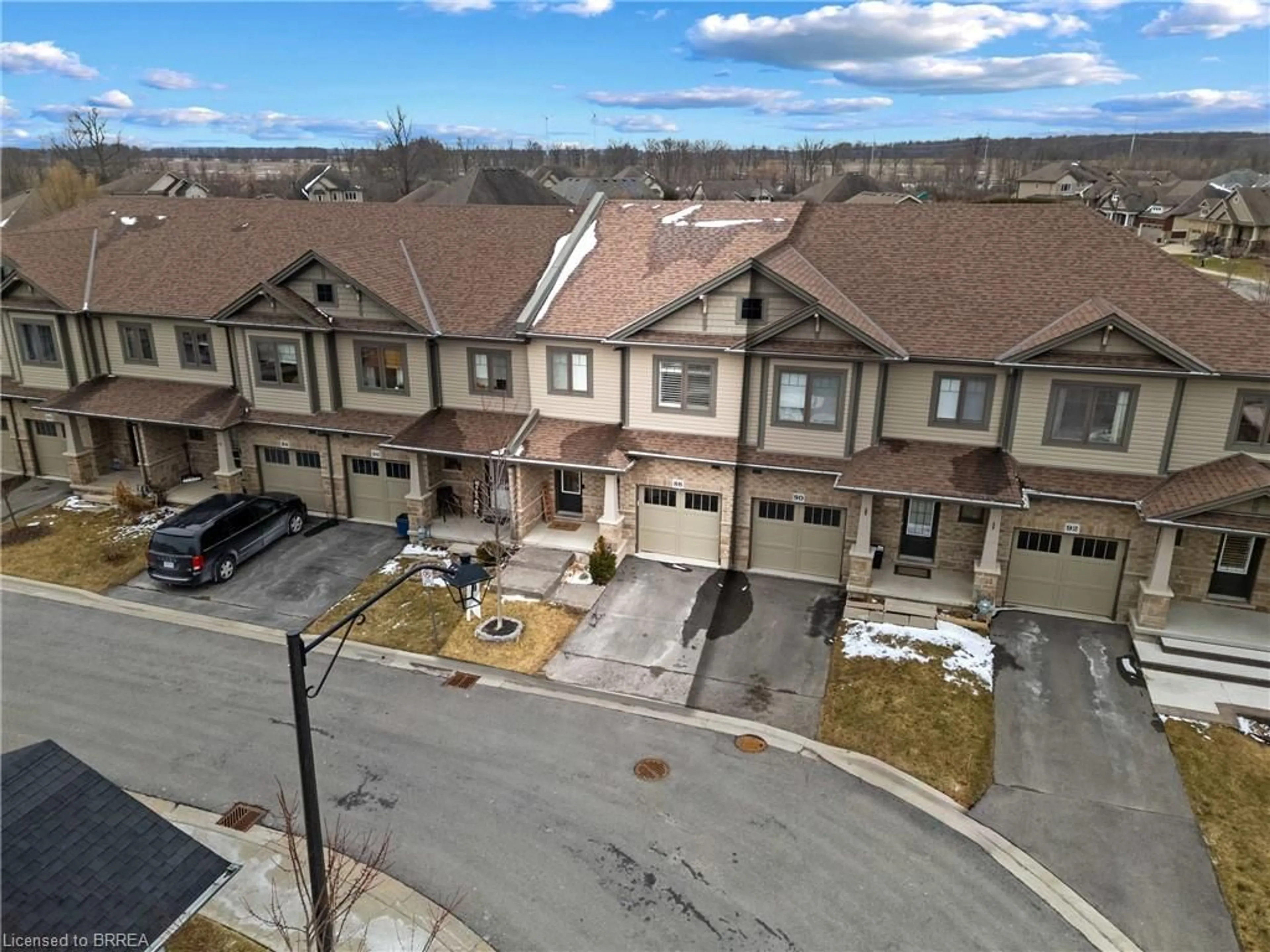 A pic from outside/outdoor area/front of a property/back of a property/a pic from drone, unknown for 88 Severino Cir, Smithville Ontario L0R 2A0