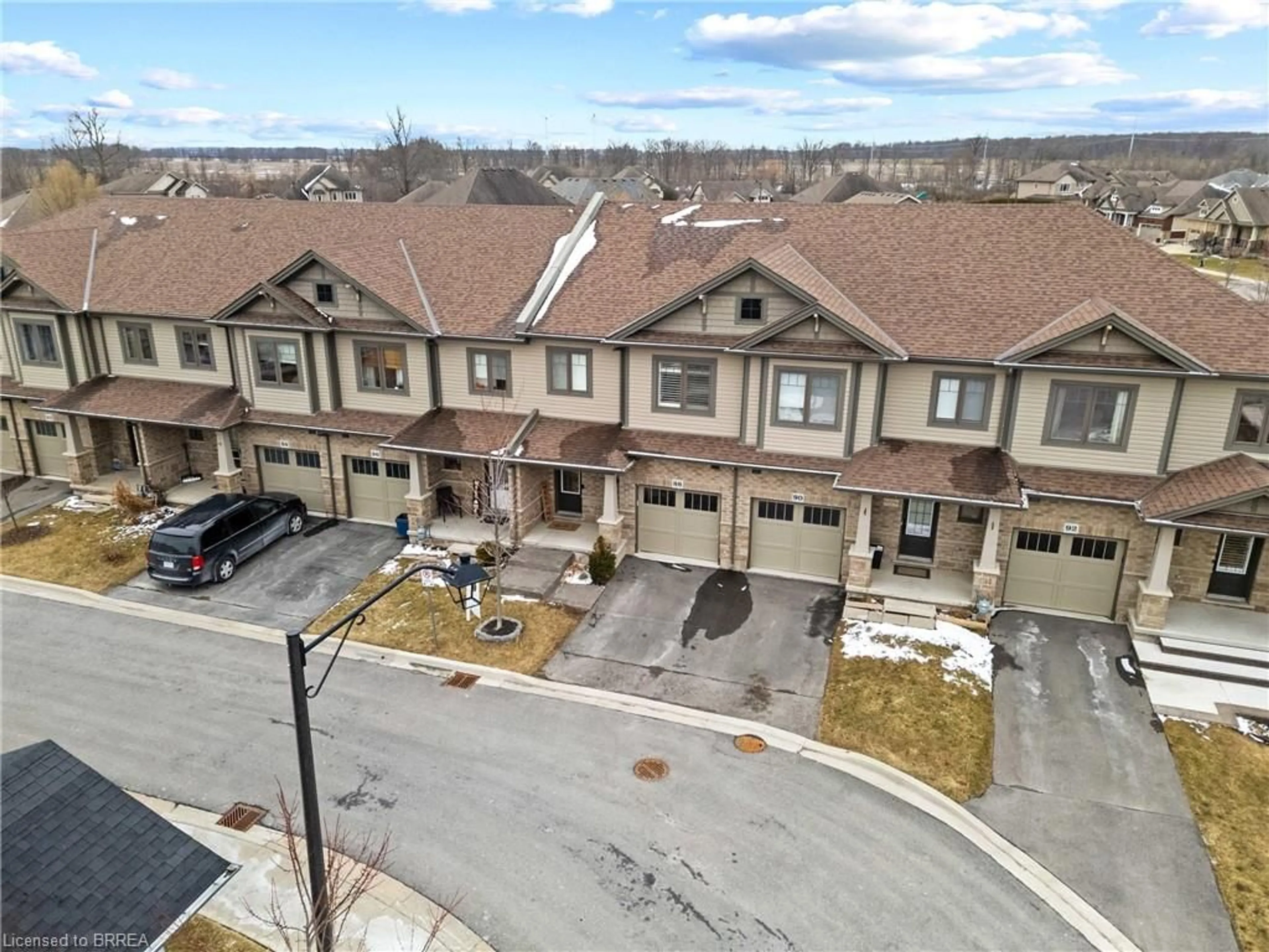A pic from outside/outdoor area/front of a property/back of a property/a pic from drone, street for 88 Severino Cir, Smithville Ontario L0R 2A0