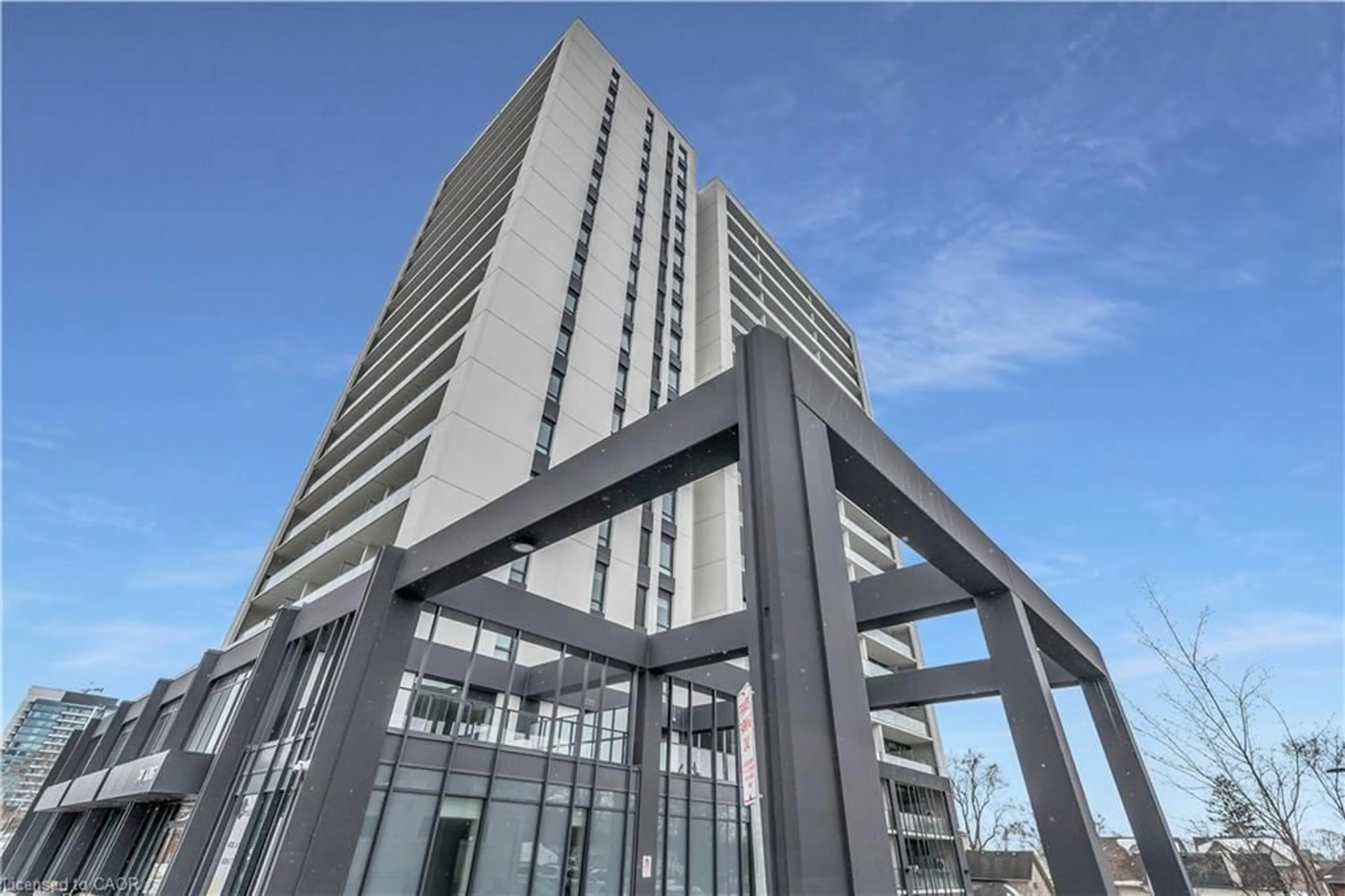 Indoor foyer for 741 King St #102, Kitchener Ontario N2H 1E5