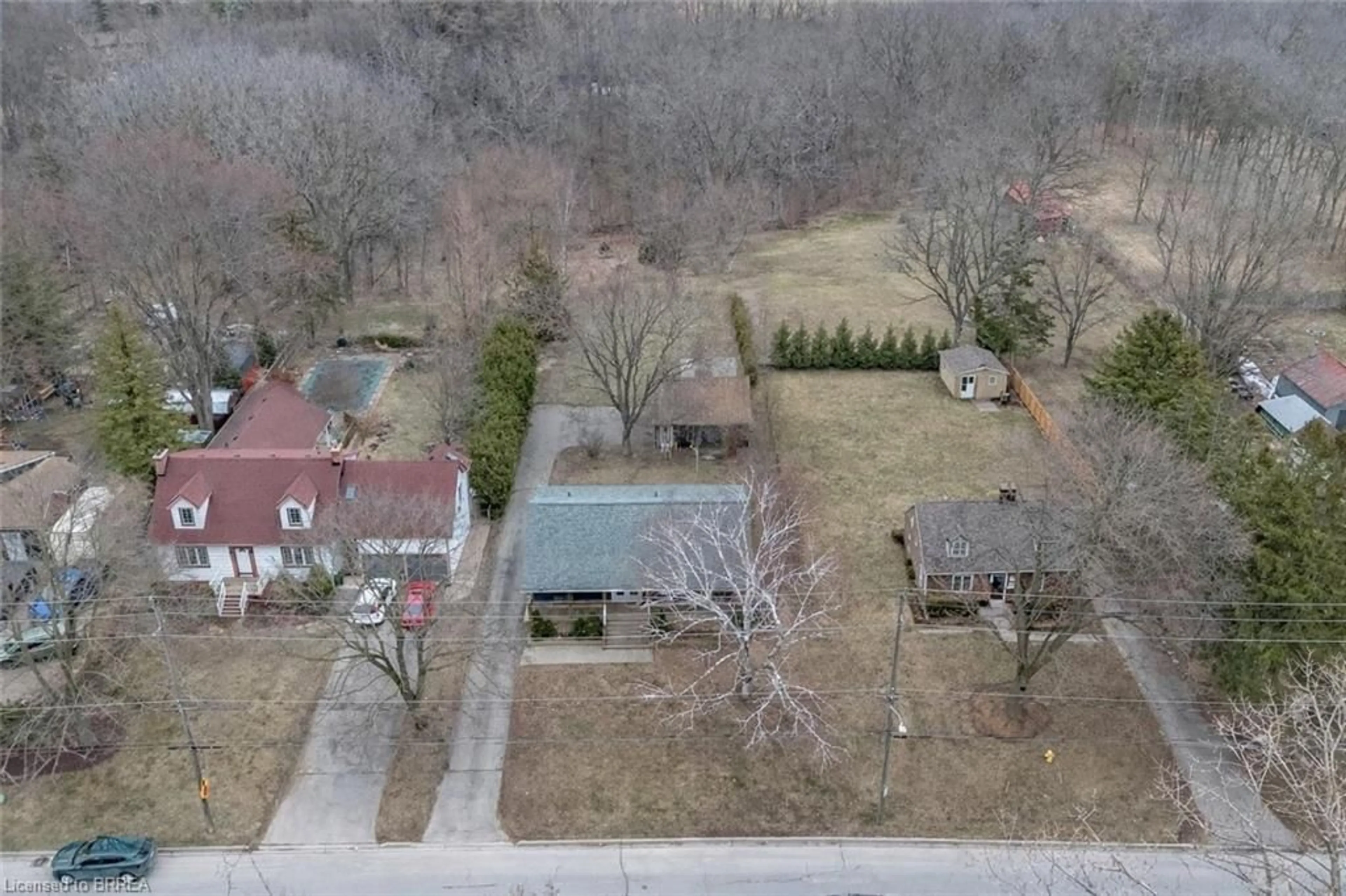 A pic from outside/outdoor area/front of a property/back of a property/a pic from drone, street for 49 Locks Rd, Brantford Ontario N3S 6Z1