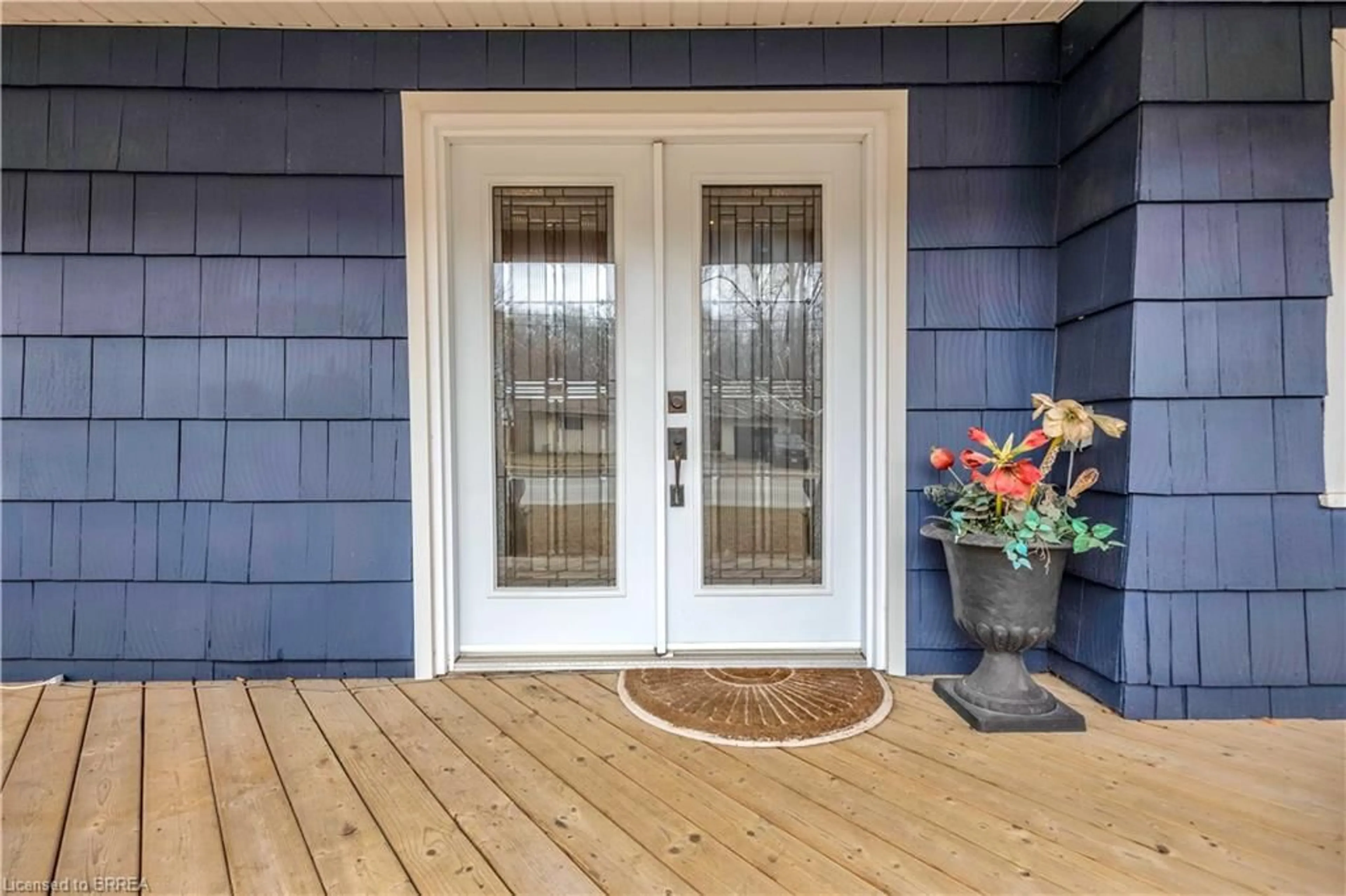 Indoor entryway for 49 Locks Rd, Brantford Ontario N3S 6Z1