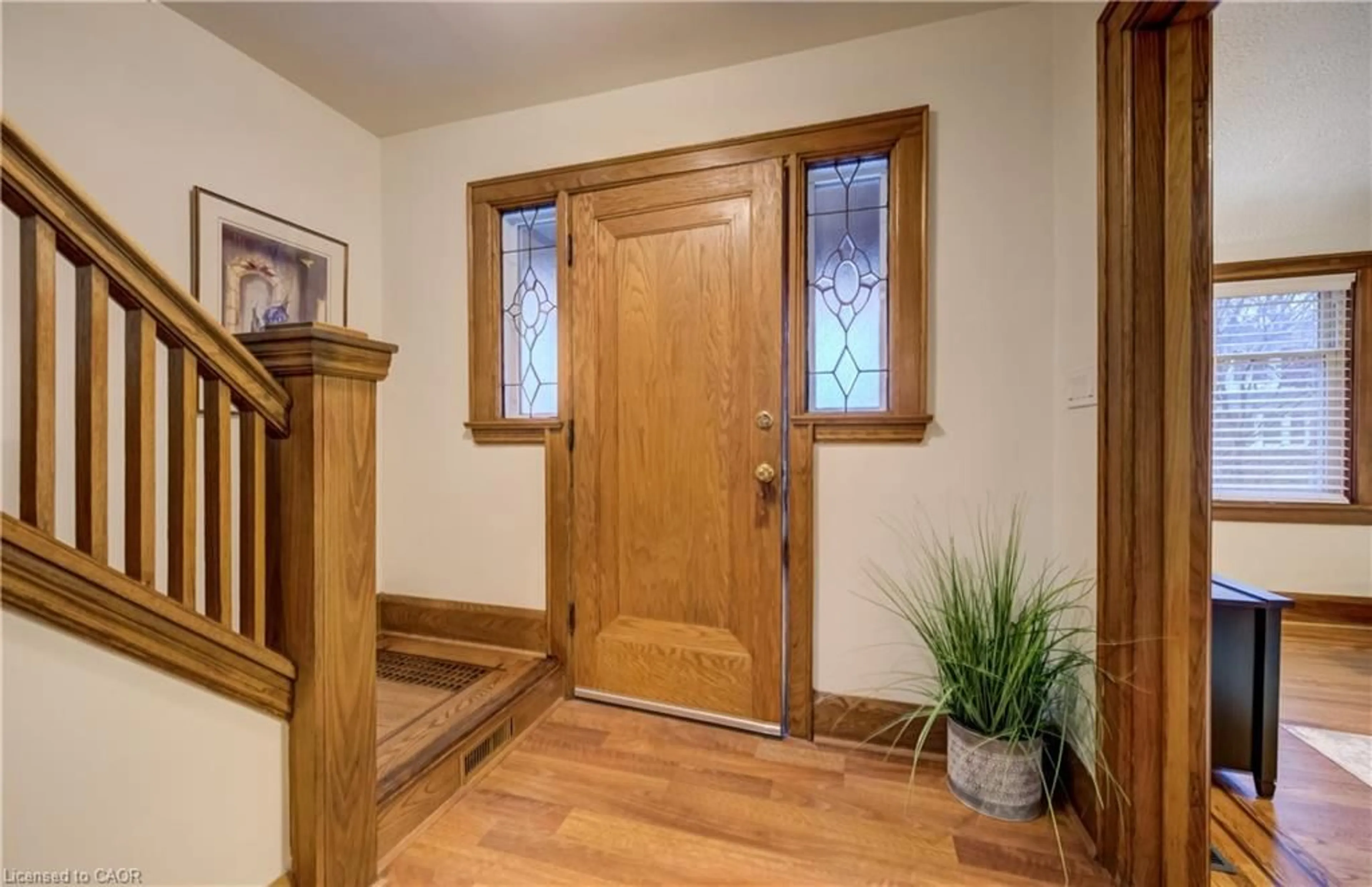 Indoor entryway for 262 Province St, Hamilton Ontario L8K 2L7