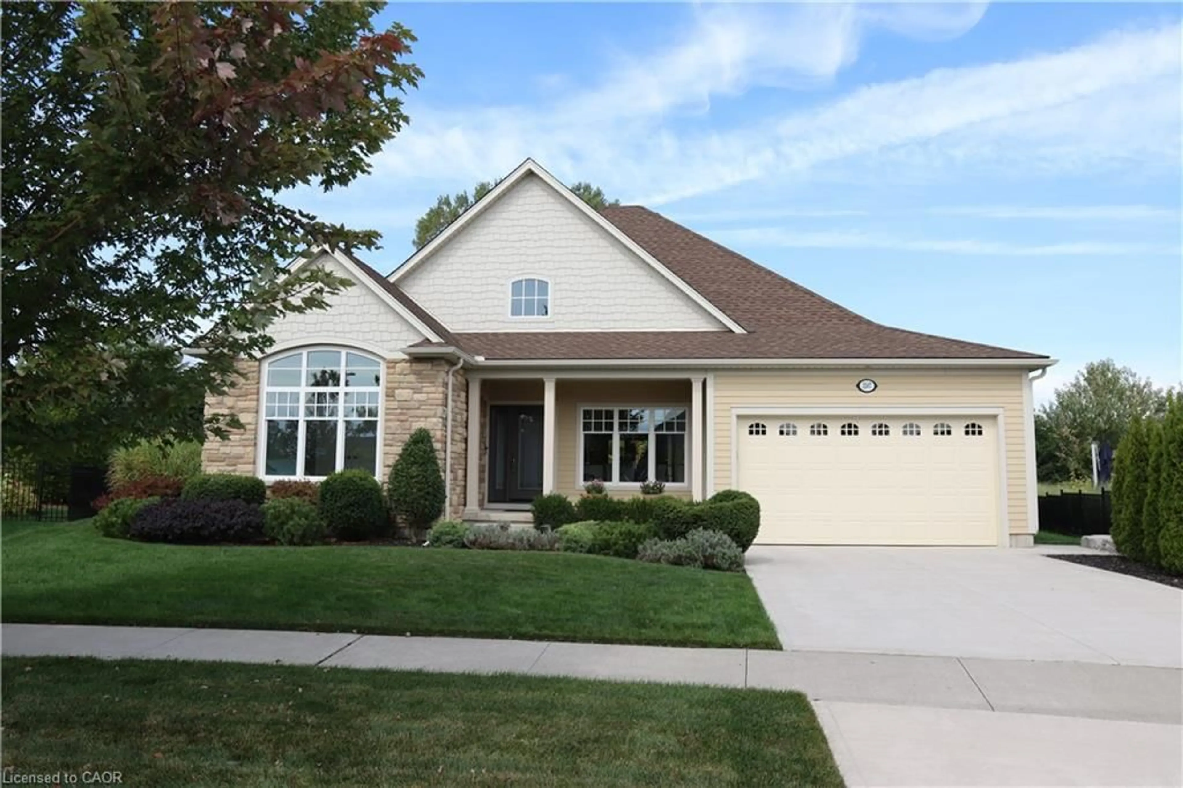 Home with vinyl exterior material, street for 3507 Trillium Cres, Fort Erie Ontario L0S 1N0