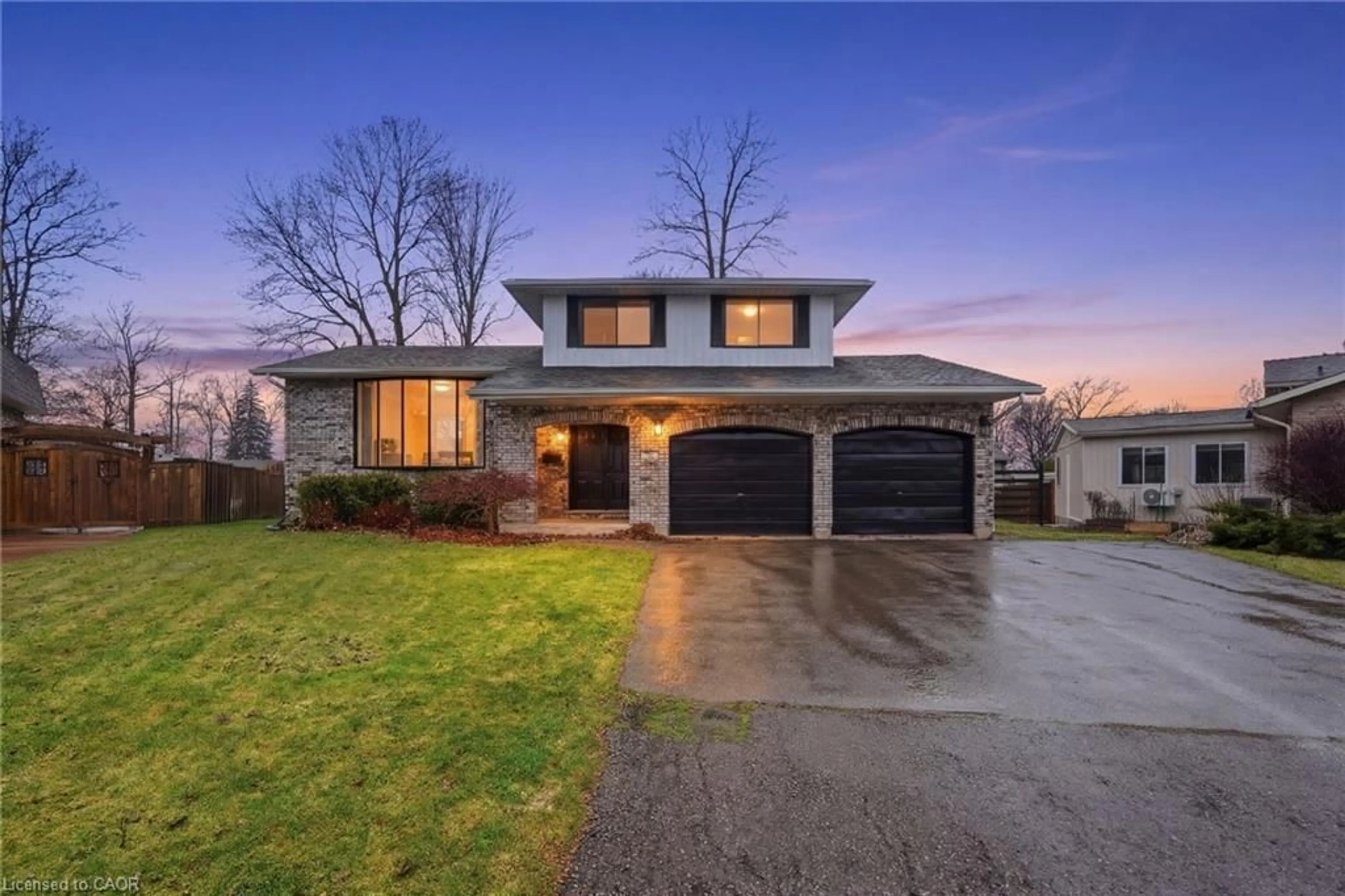 Home with brick exterior material, street for 22 Little John Crt, Welland Ontario L3C 5X2