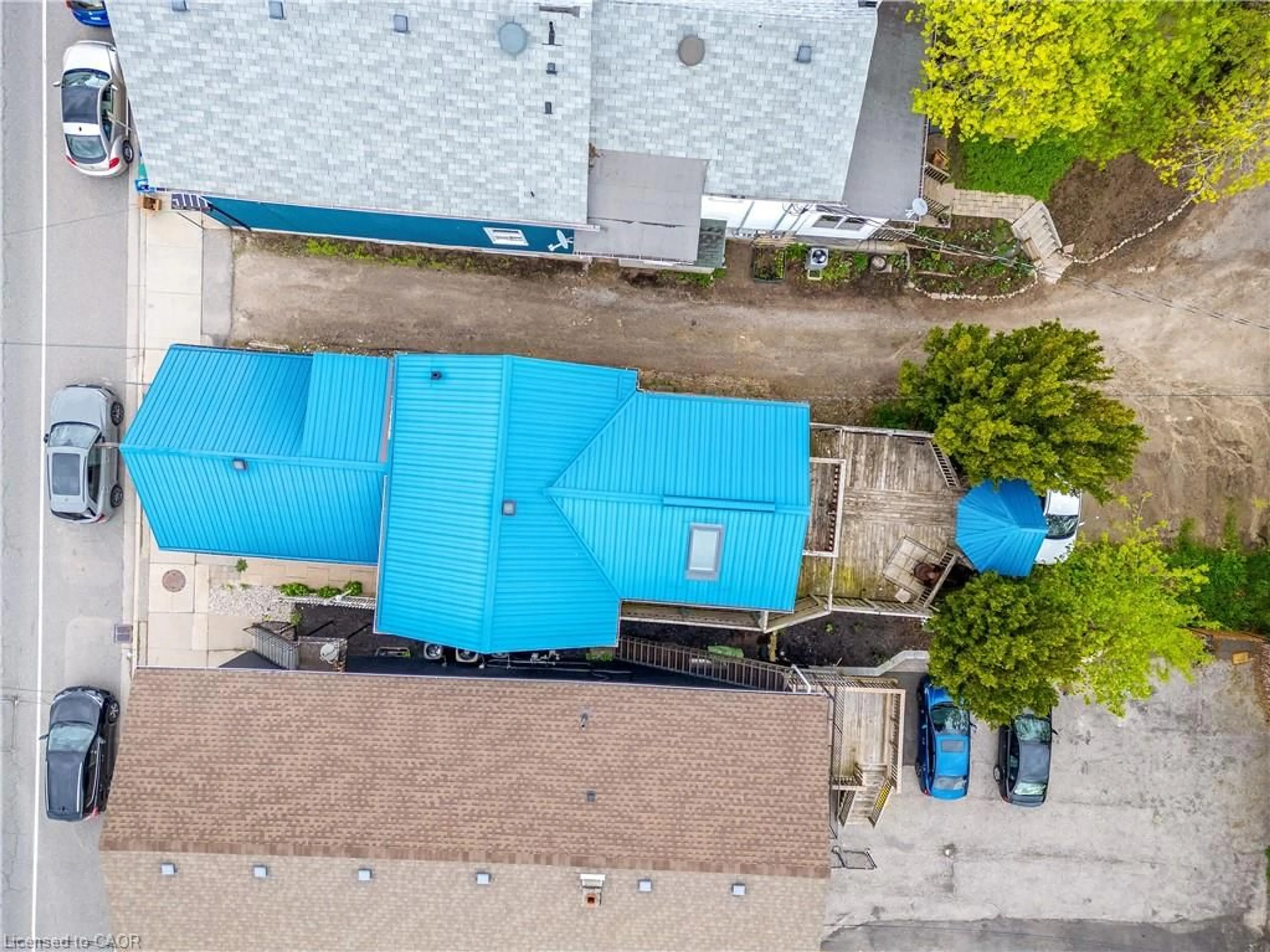 A pic from outside/outdoor area/front of a property/back of a property/a pic from drone, street for 122 Main St, Rockwood Ontario N0B 2K0