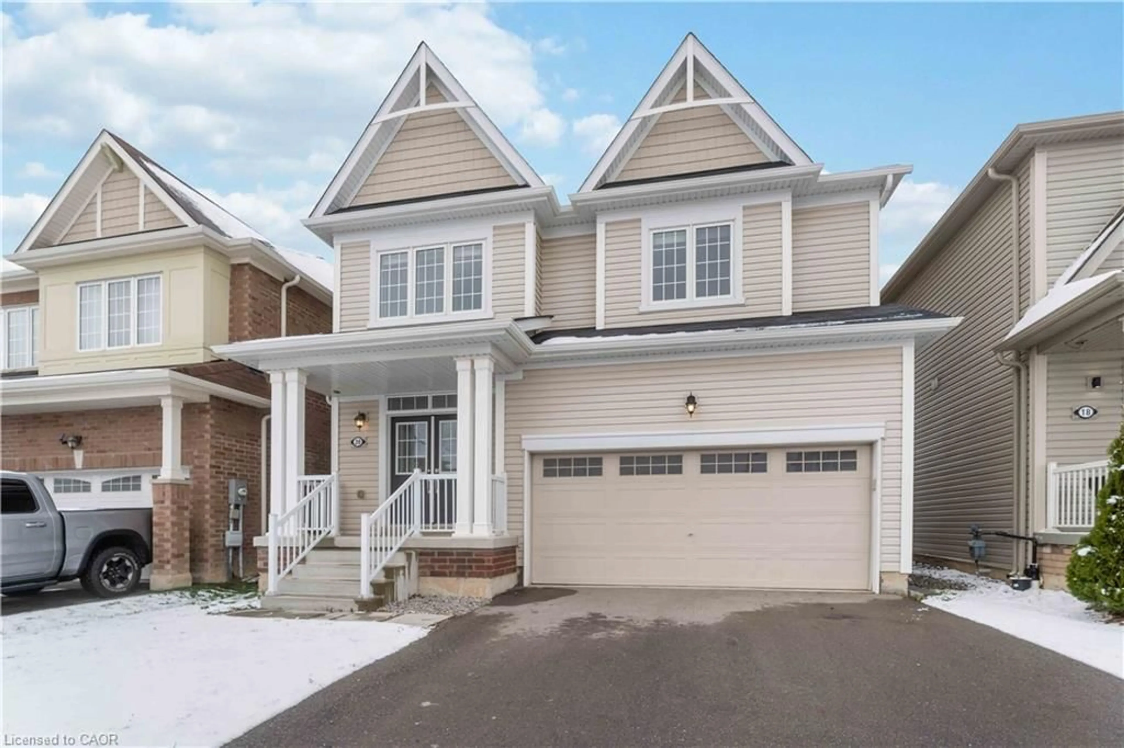 Home with vinyl exterior material, street for 20 Vaughn Dr, Thorold Ontario L3B 0G8