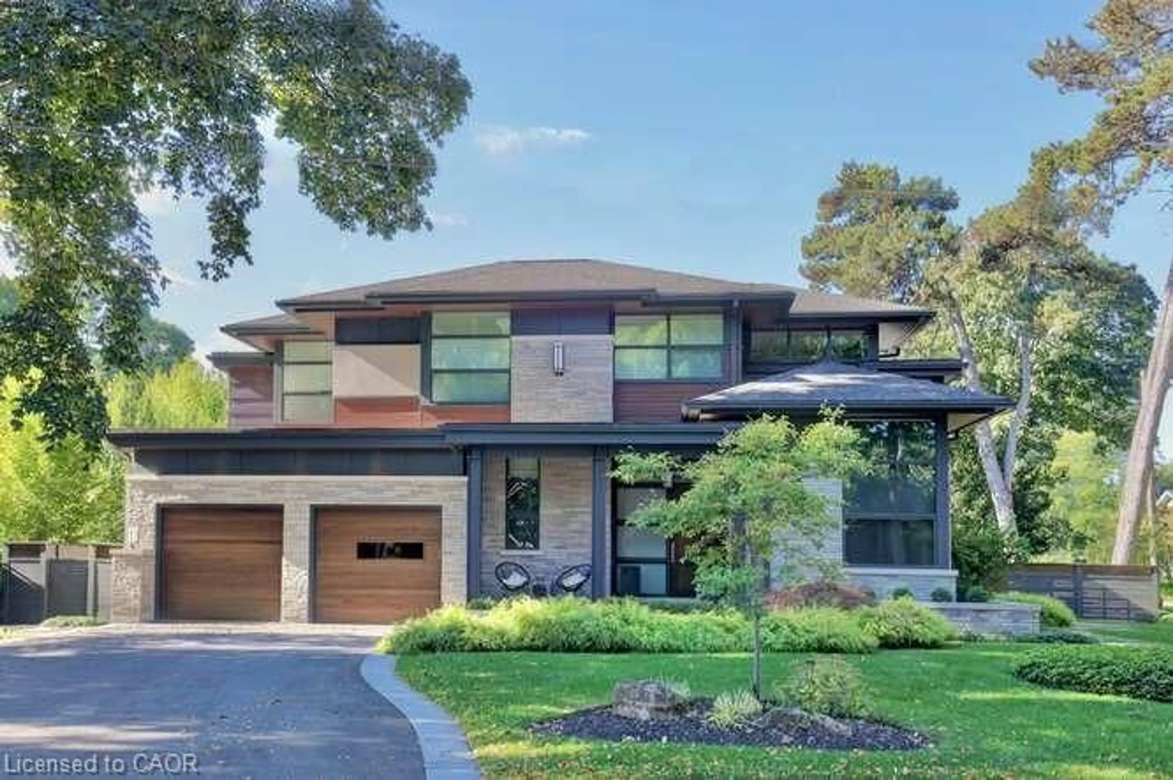 Home with brick exterior material, street for 238 Hart Ave, Burlington Ontario L7N 1P1