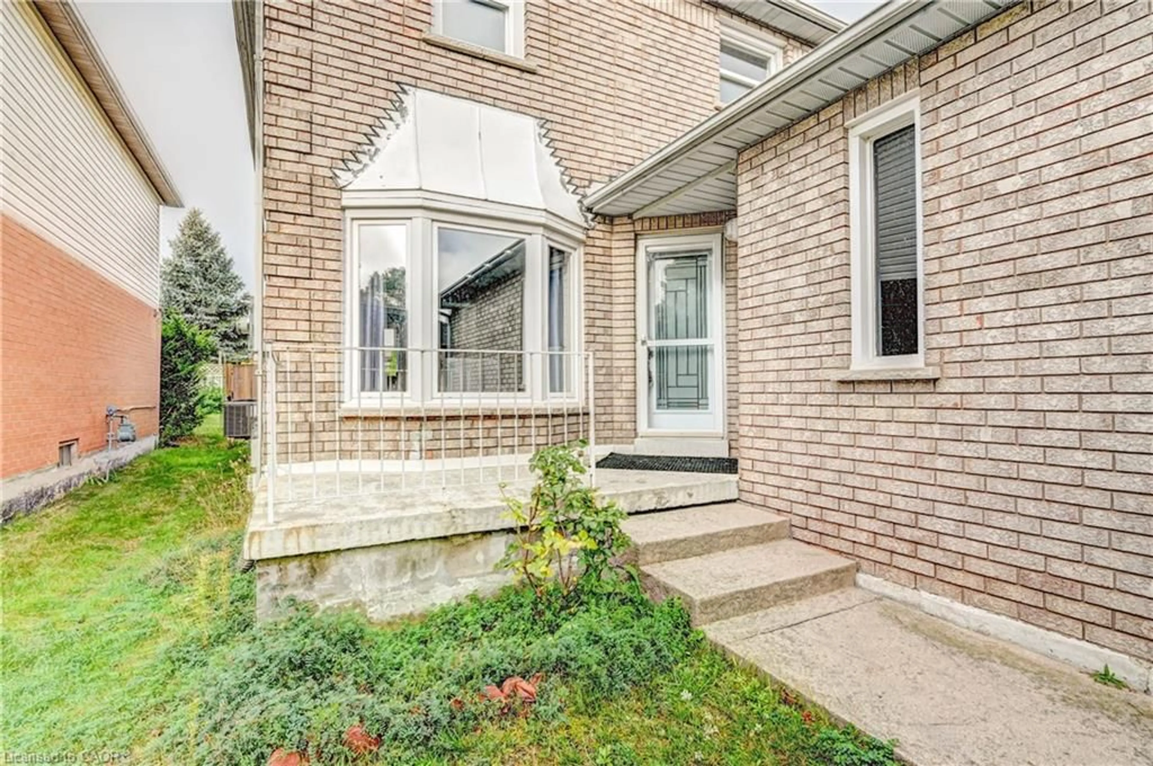 Home with brick exterior material, street for 549 Burnett Ave, Cambridge Ontario N1T 1M6