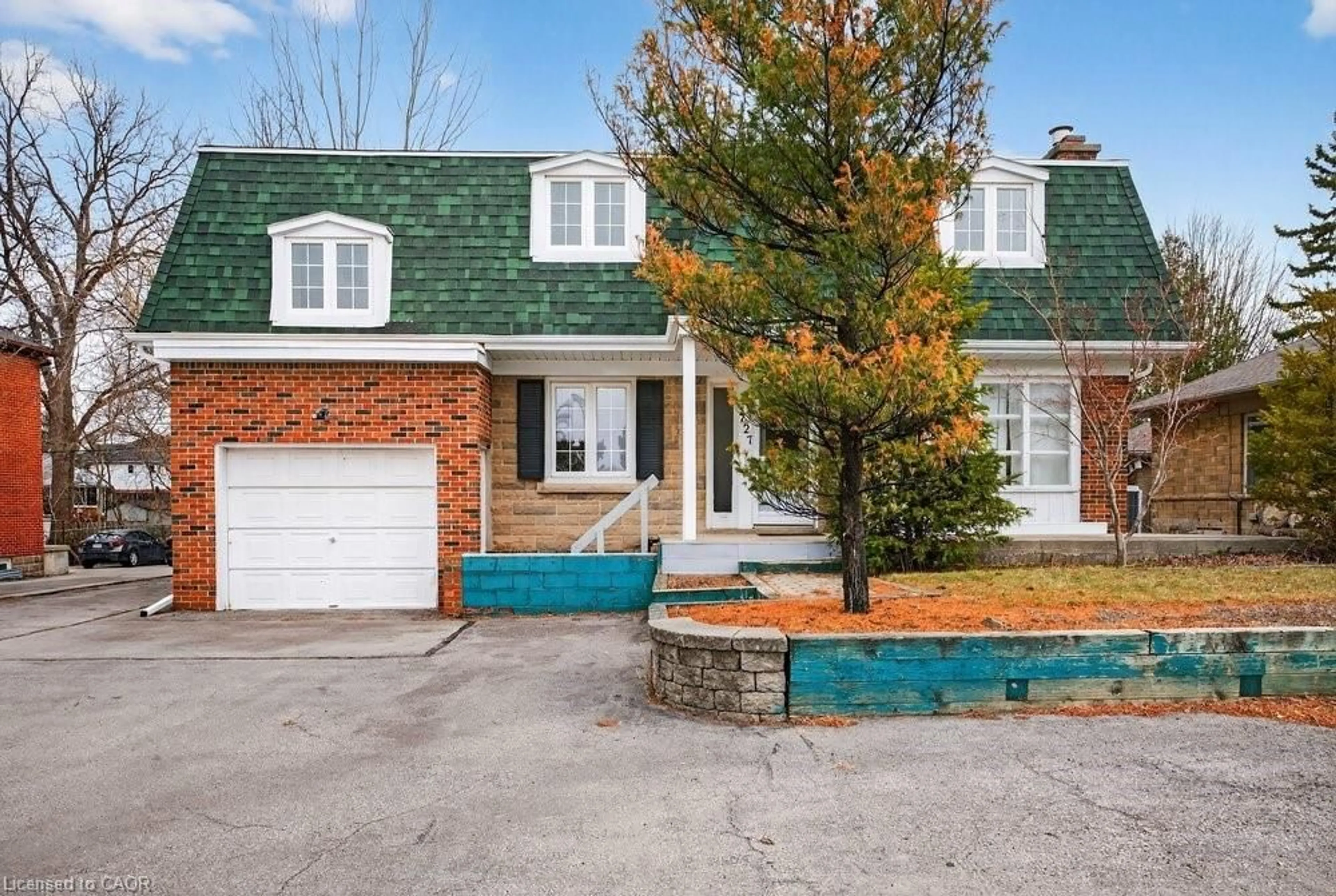 Home with brick exterior material, street for 727 Brant St, Burlington Ontario L7R 2H6