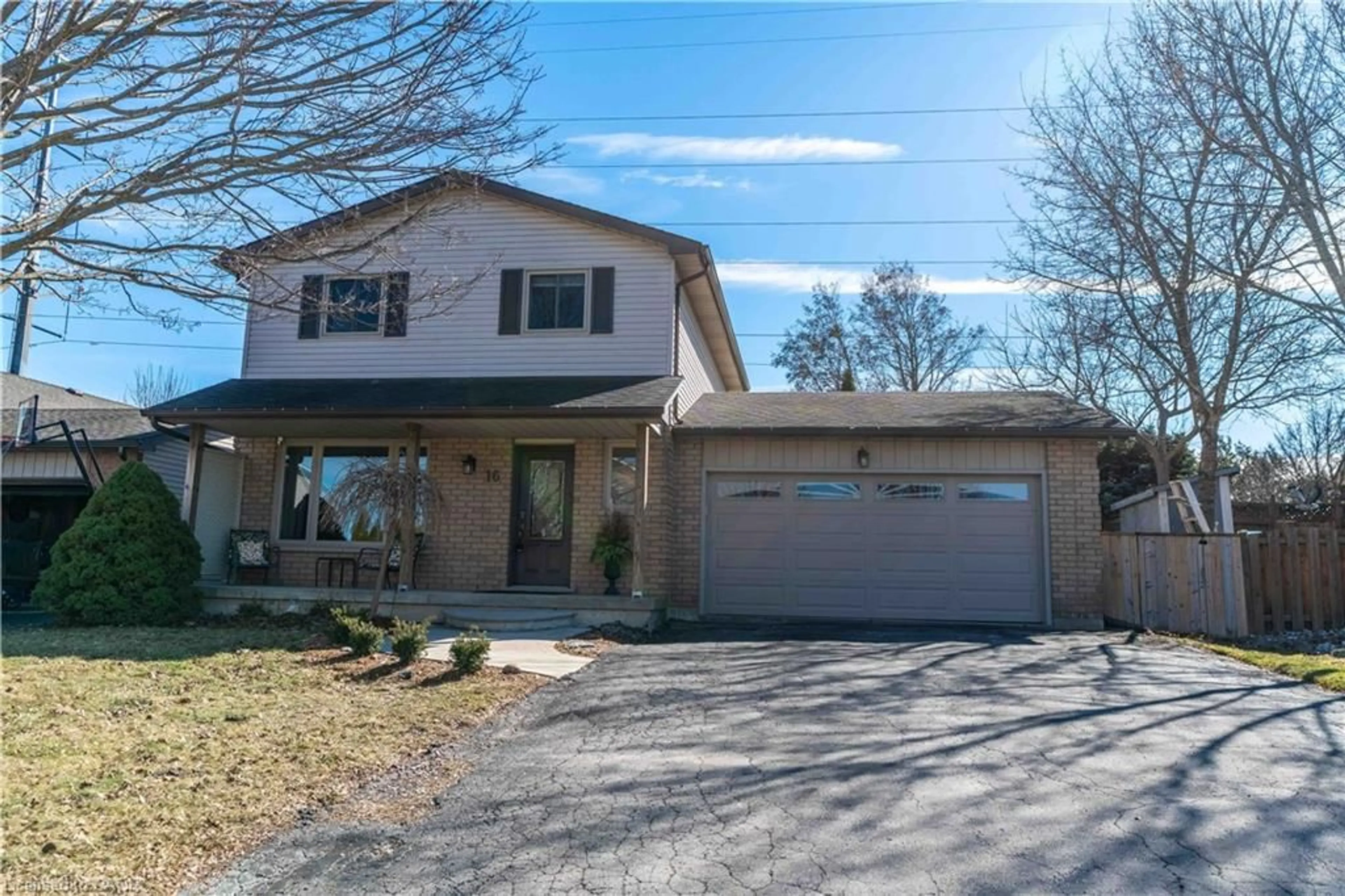 Home with brick exterior material, street for 16 Clansman Cres, Caledonia Ontario N3W 1H3