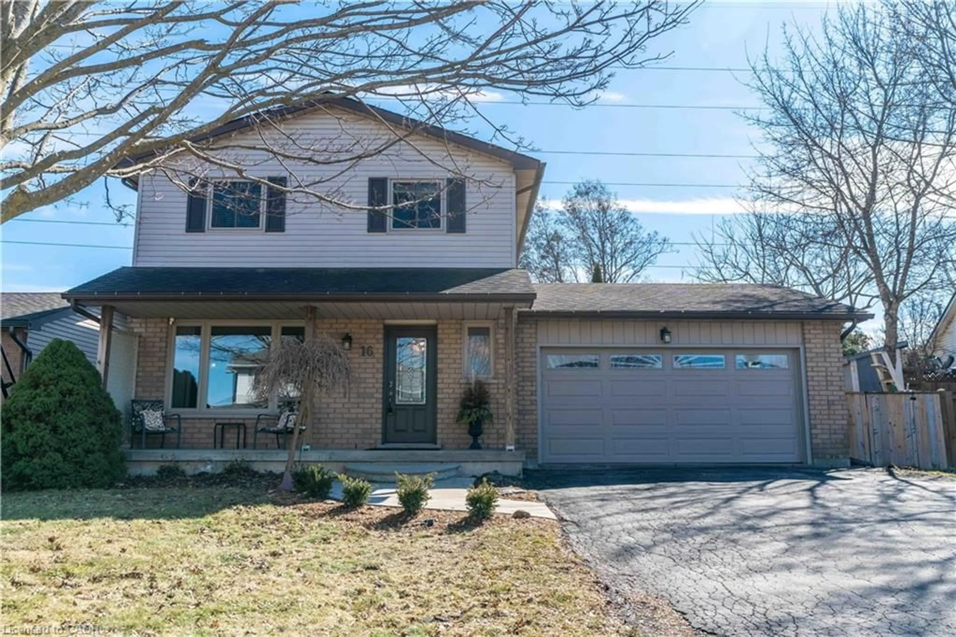 Home with brick exterior material, street for 16 Clansman Cres, Caledonia Ontario N3W 1H3