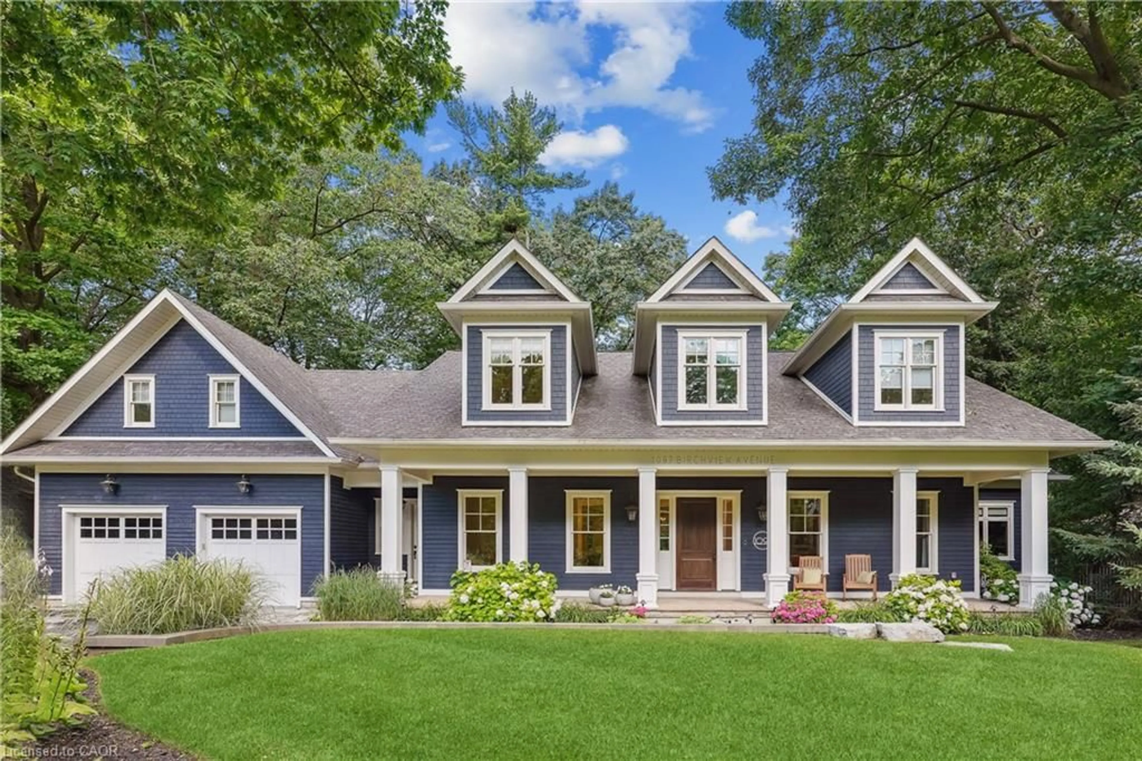 Home with vinyl exterior material, street for 1097 Birchview Ave, Oakville Ontario L6J 2C5