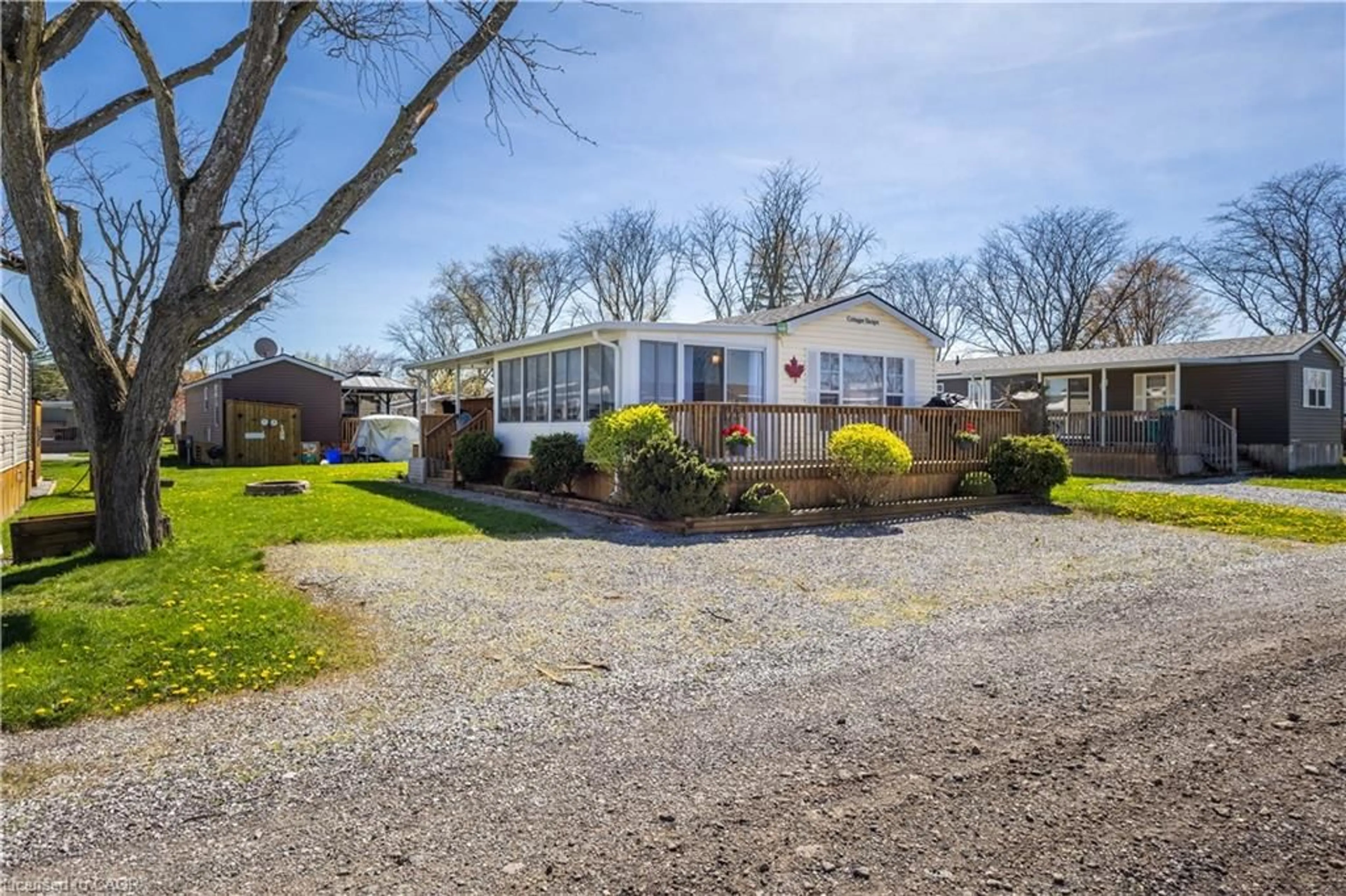 A pic from outside/outdoor area/front of a property/back of a property/a pic from drone, street for 1501 Line 8 Rd #503, Niagara-on-the-Lake Ontario L0S 1J0