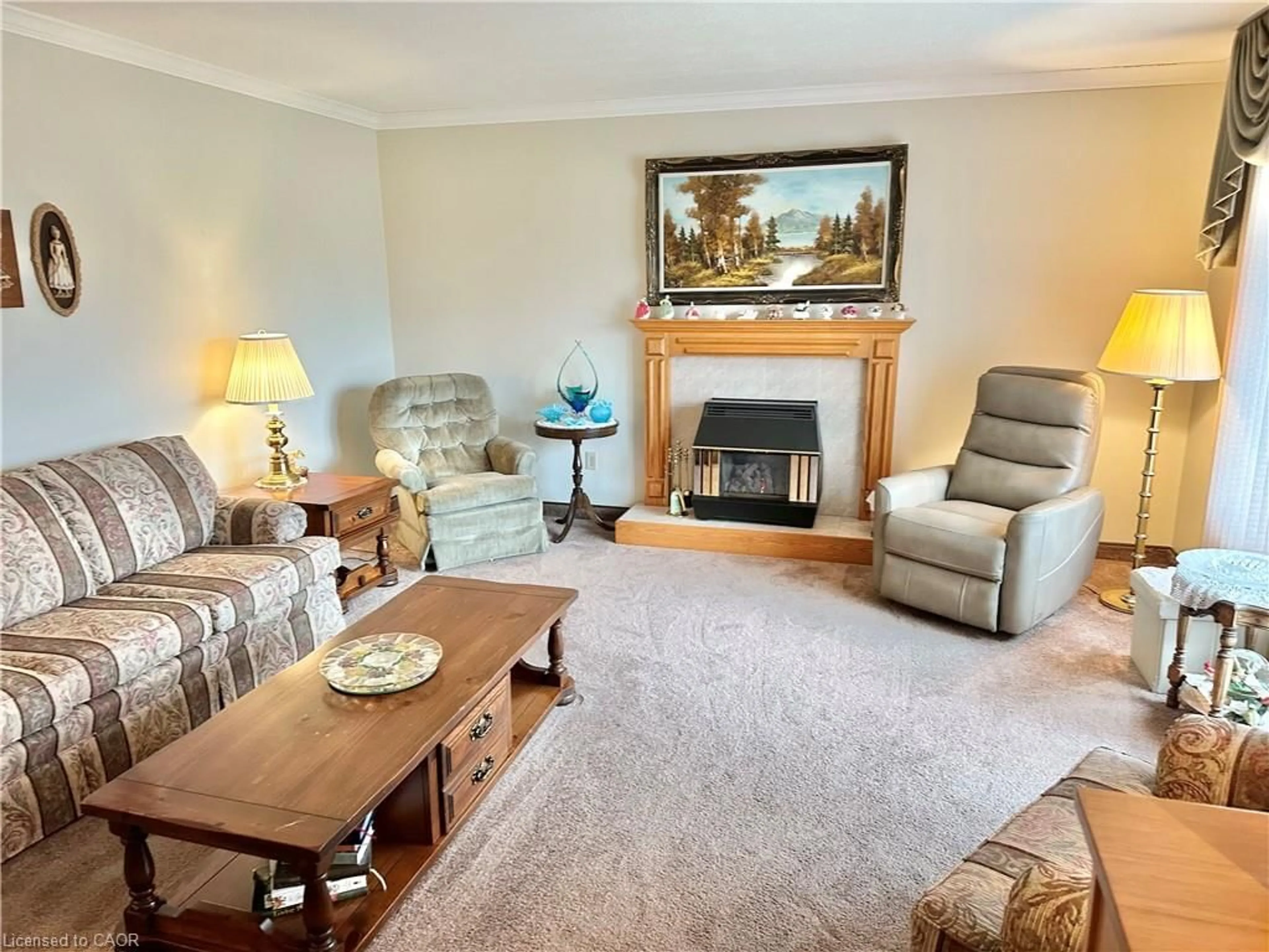 Living room with furniture, carpet floor for 8 Aylmer St, Booth's Harbour Ontario N0E 1P0