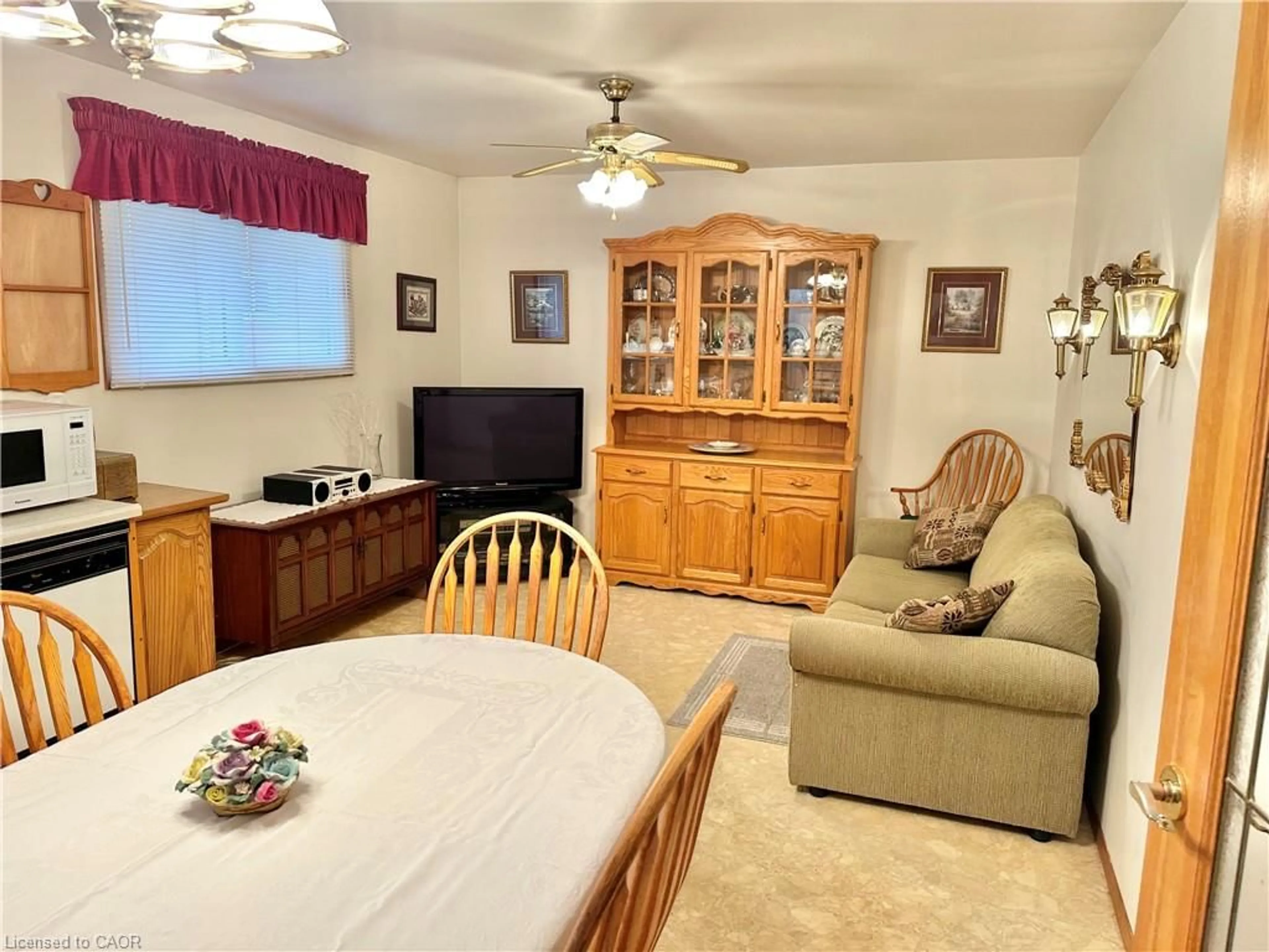 A pic of a room for 8 Aylmer St, Booth's Harbour Ontario N0E 1P0