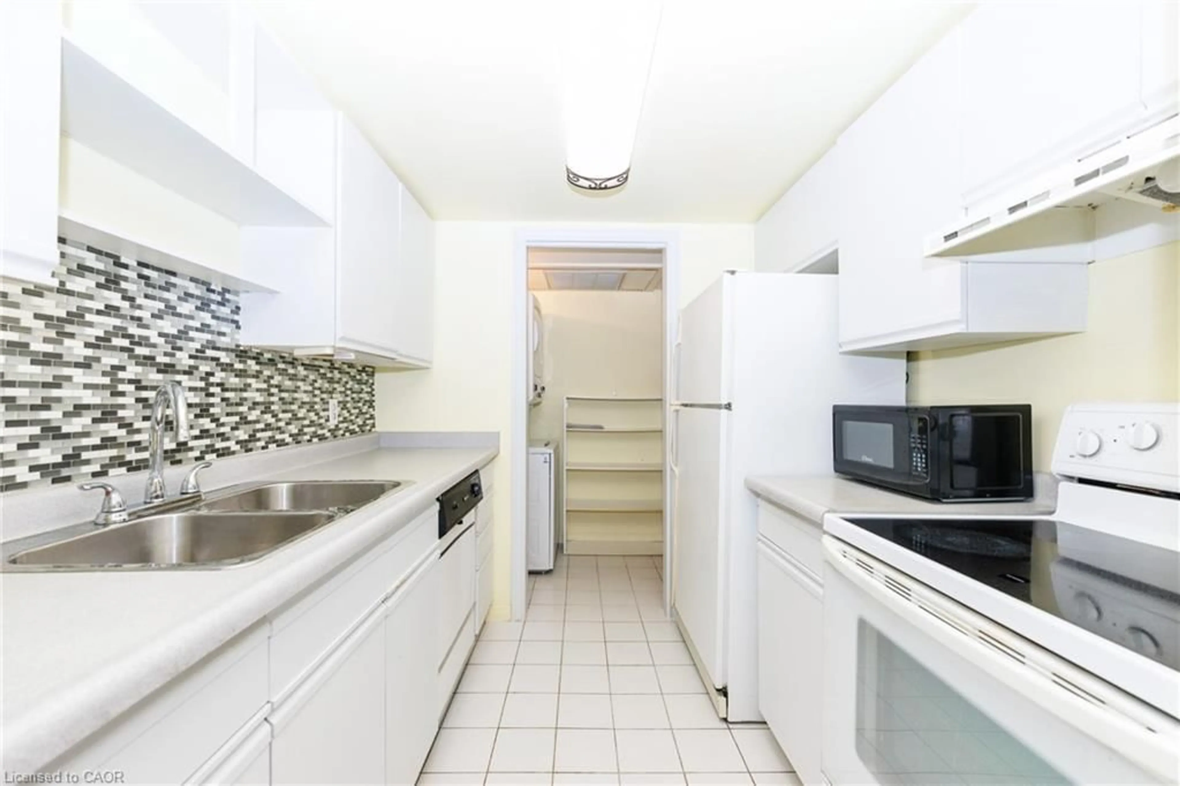 Standard kitchen, ceramic/tile floor for 3420 Frederick Ave #116, Lincoln Ontario L0R 2C0