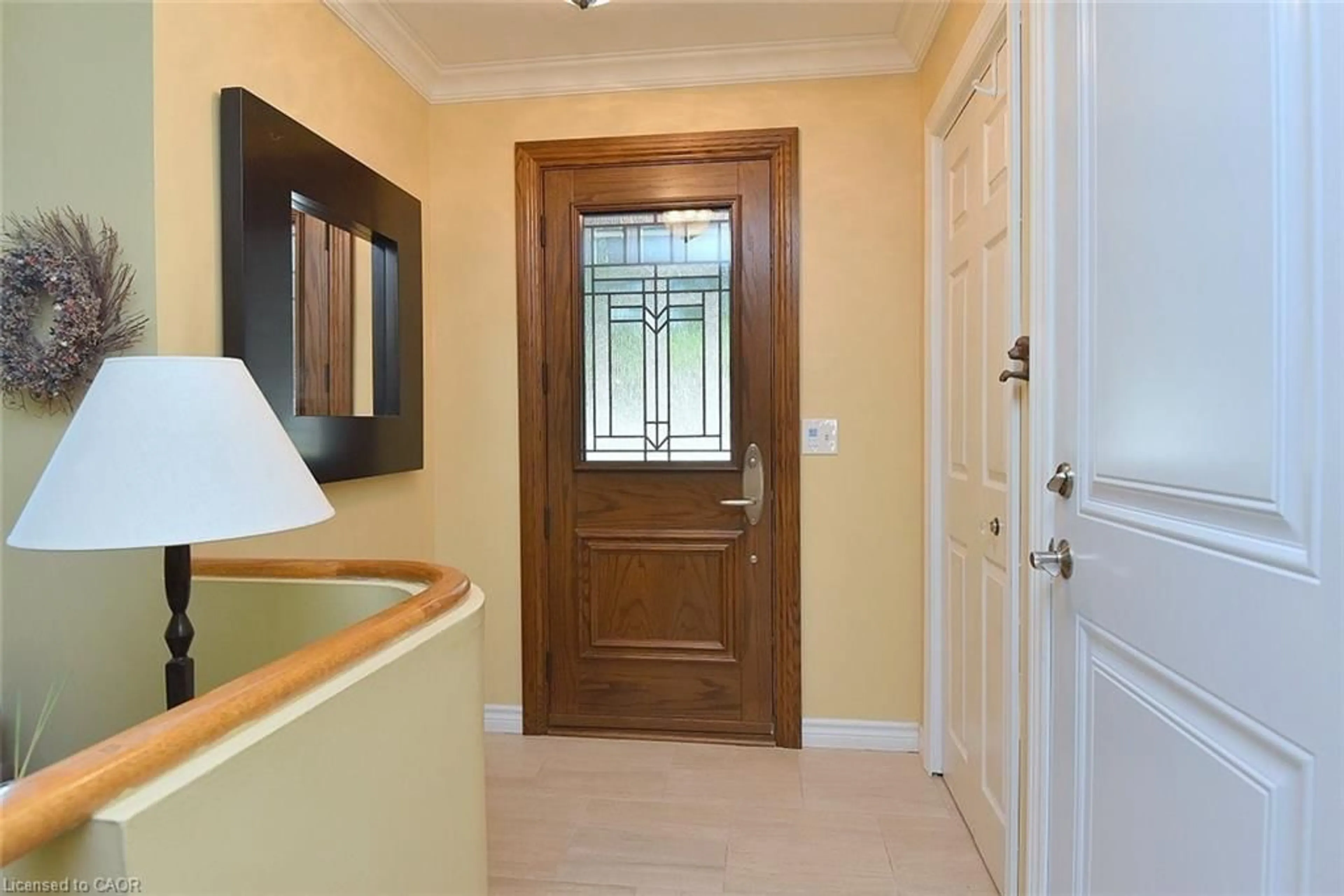 Indoor entryway for 2 Novoco Dr, Hamilton Ontario L9C 7E7