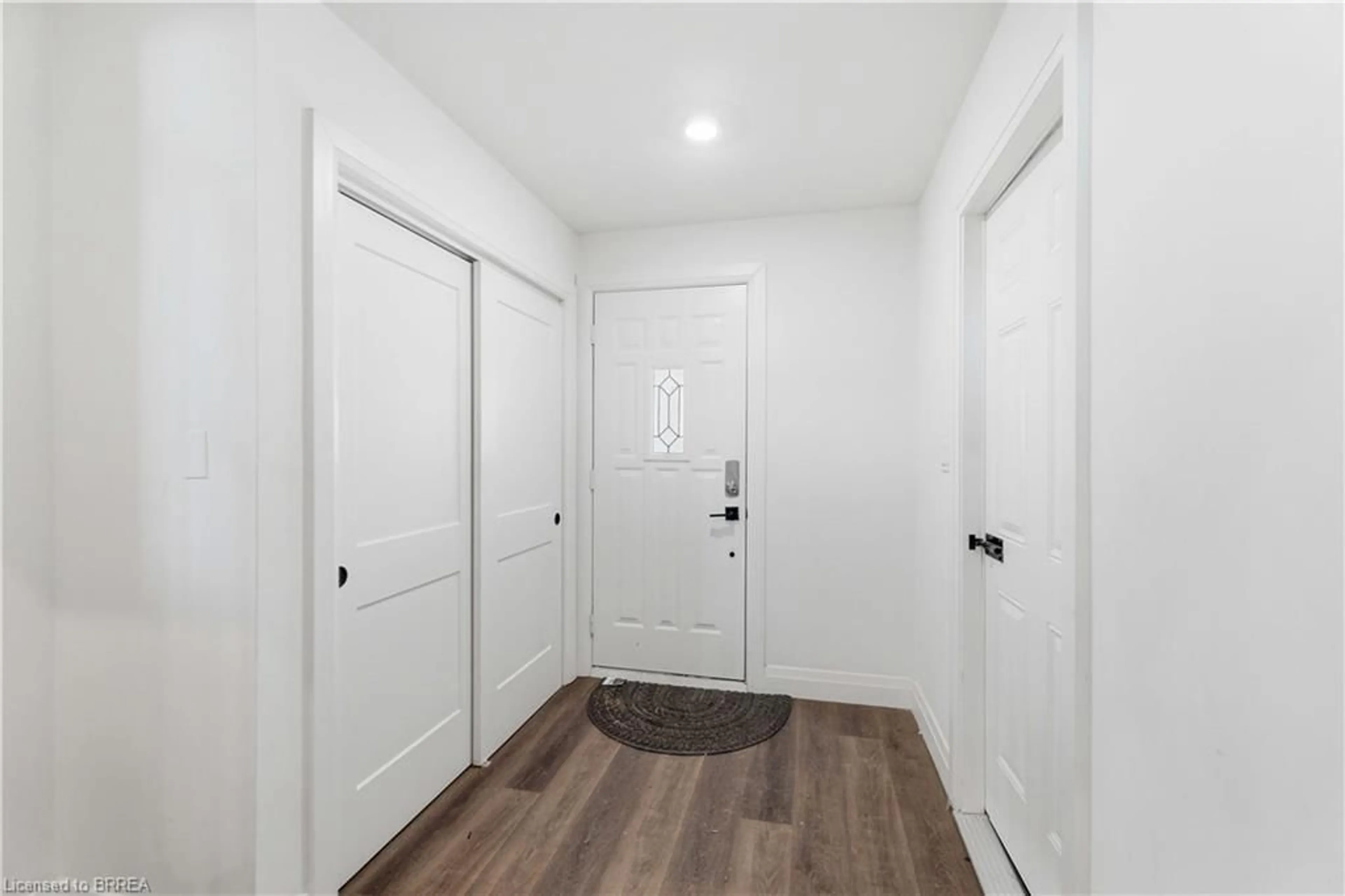 Indoor entryway for 1352 #8 Hwy, Stoney Creek Ontario L8E 5K6