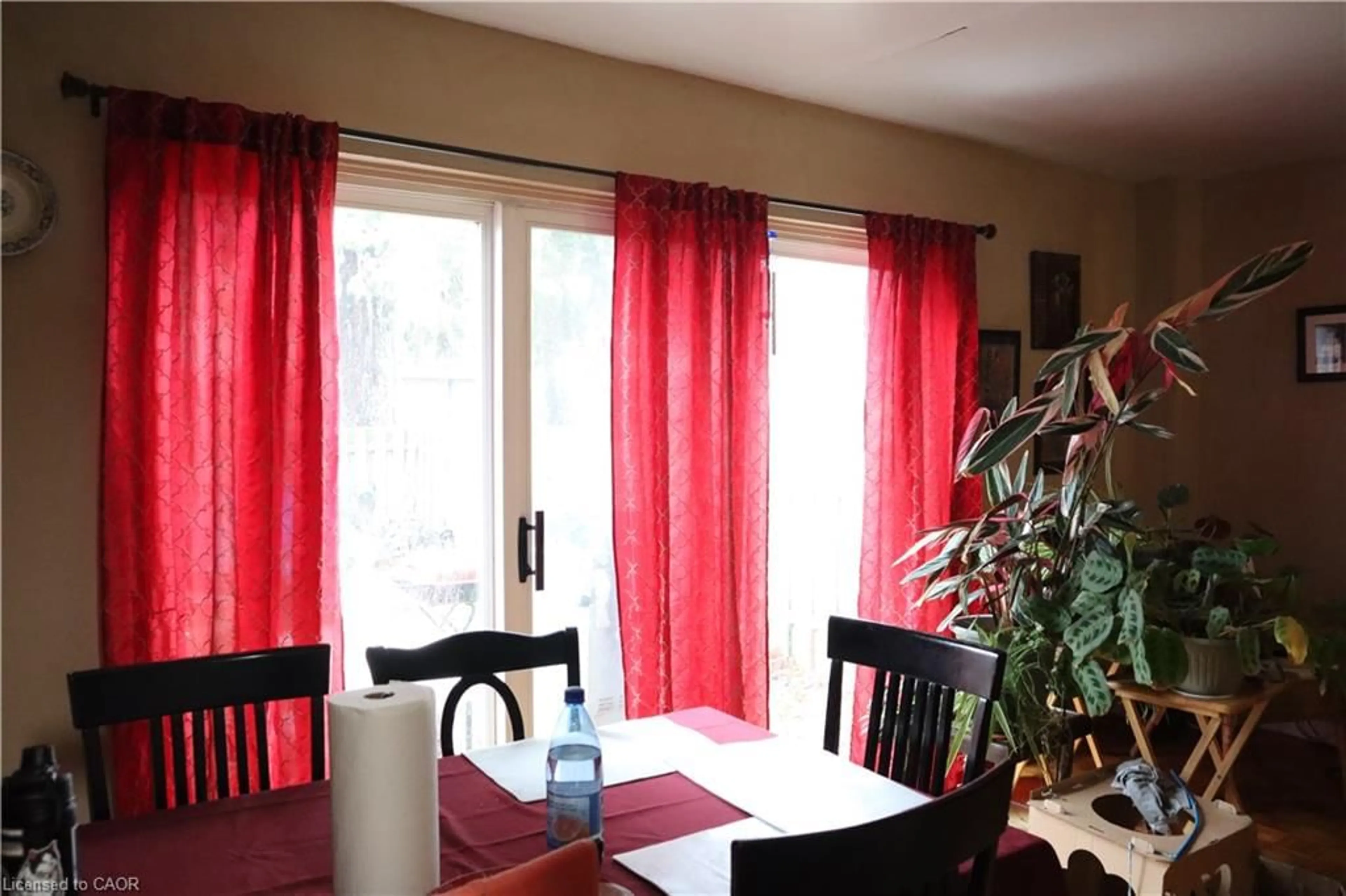Dining room, wood/laminate floor for 17 Old Pine Trail #156, St. Catharines Ontario L2M 6P9