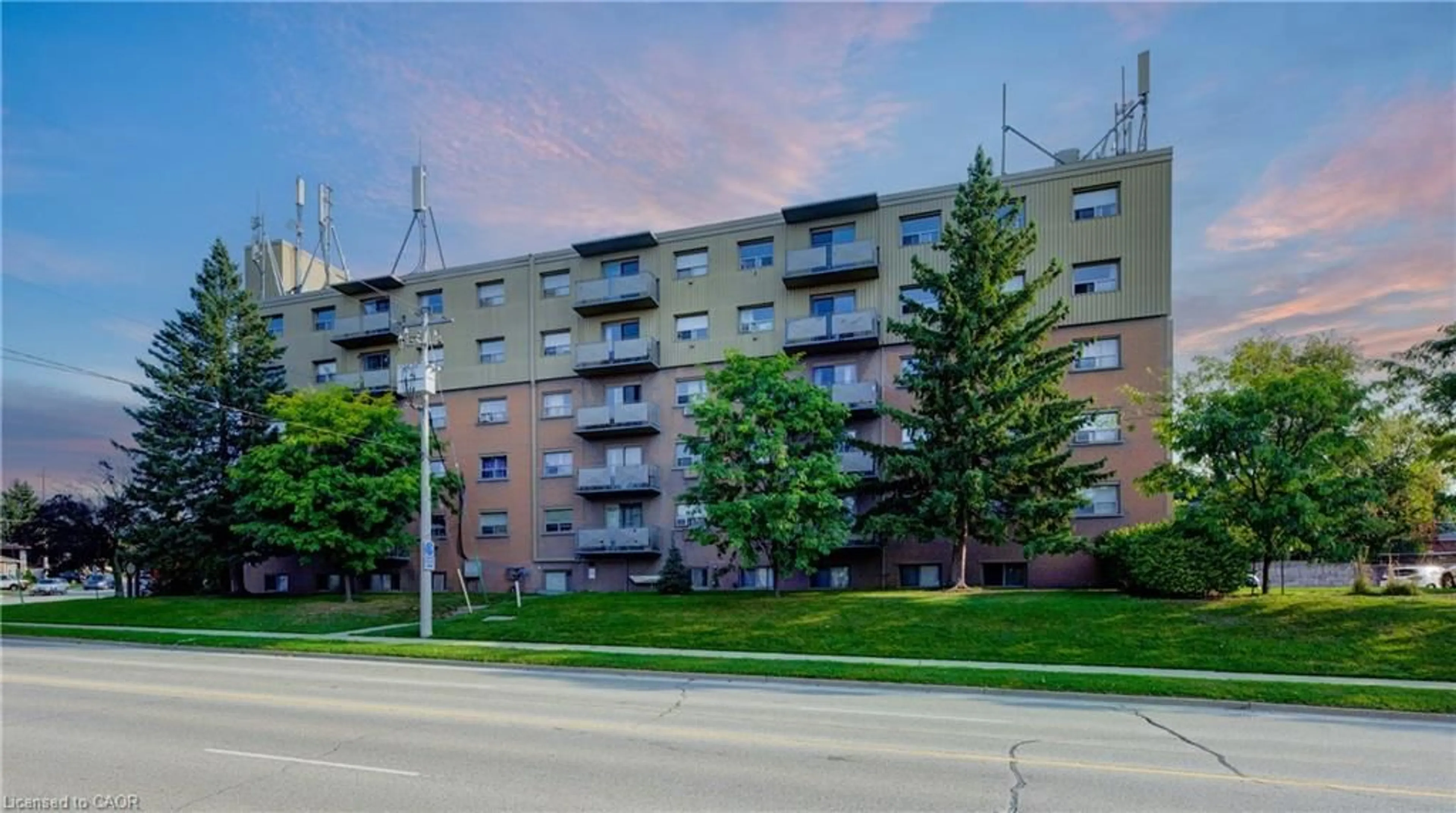 Blurry image for 283 Fairway Rd #201, Kitchener Ontario N2A 2P1