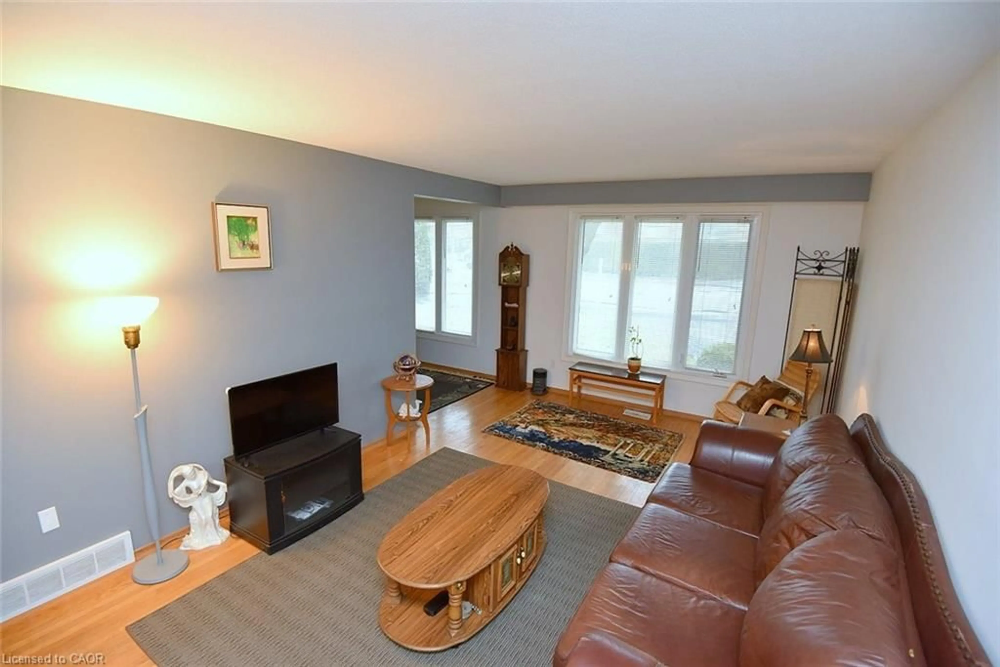 Living room with furniture, wood/laminate floor for 8 Bala Pl, Hamilton Ontario L9C 4Y5