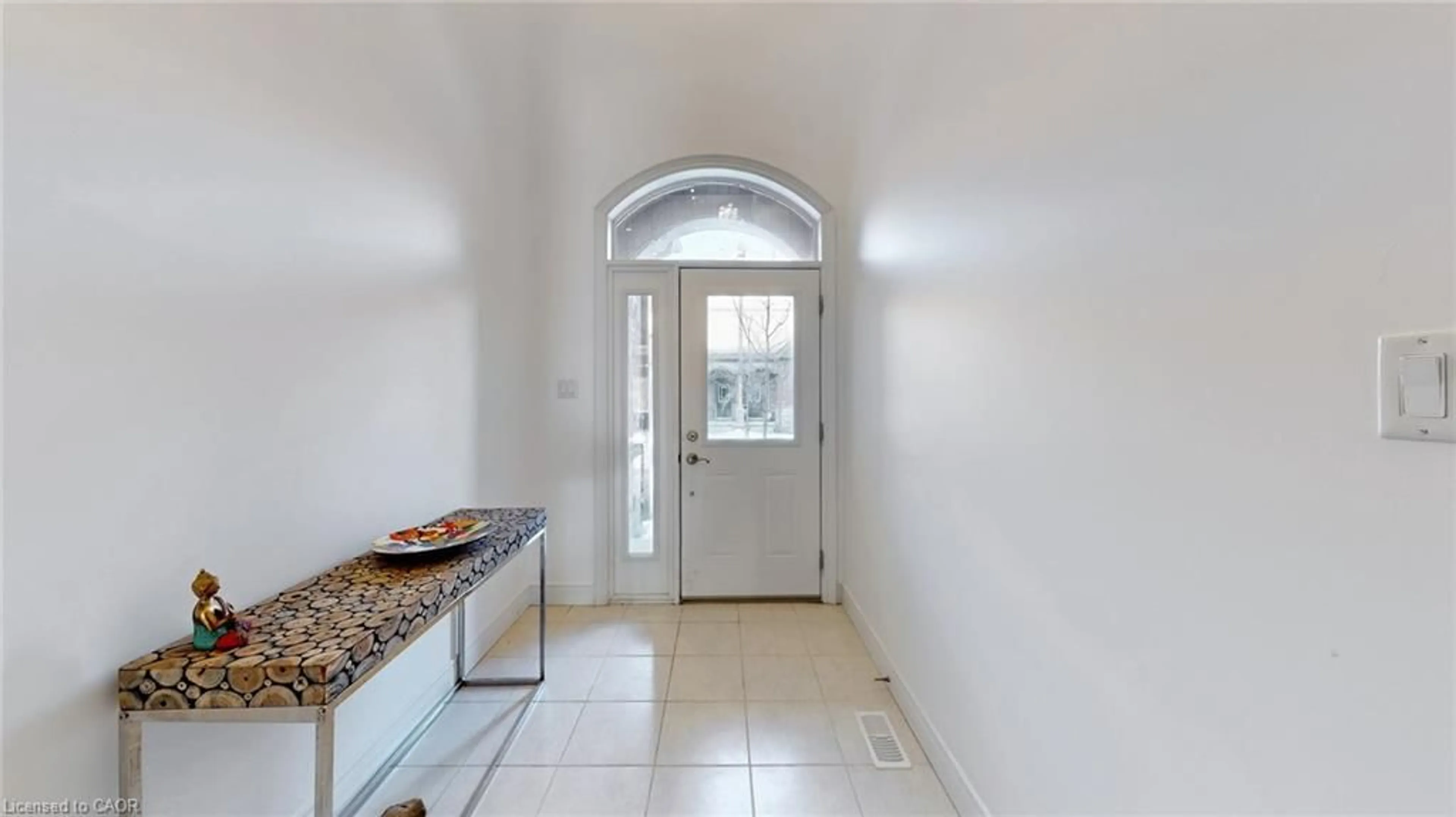 Indoor entryway for 39 Kay Cres #3, Guelph Ontario N1L 0N5