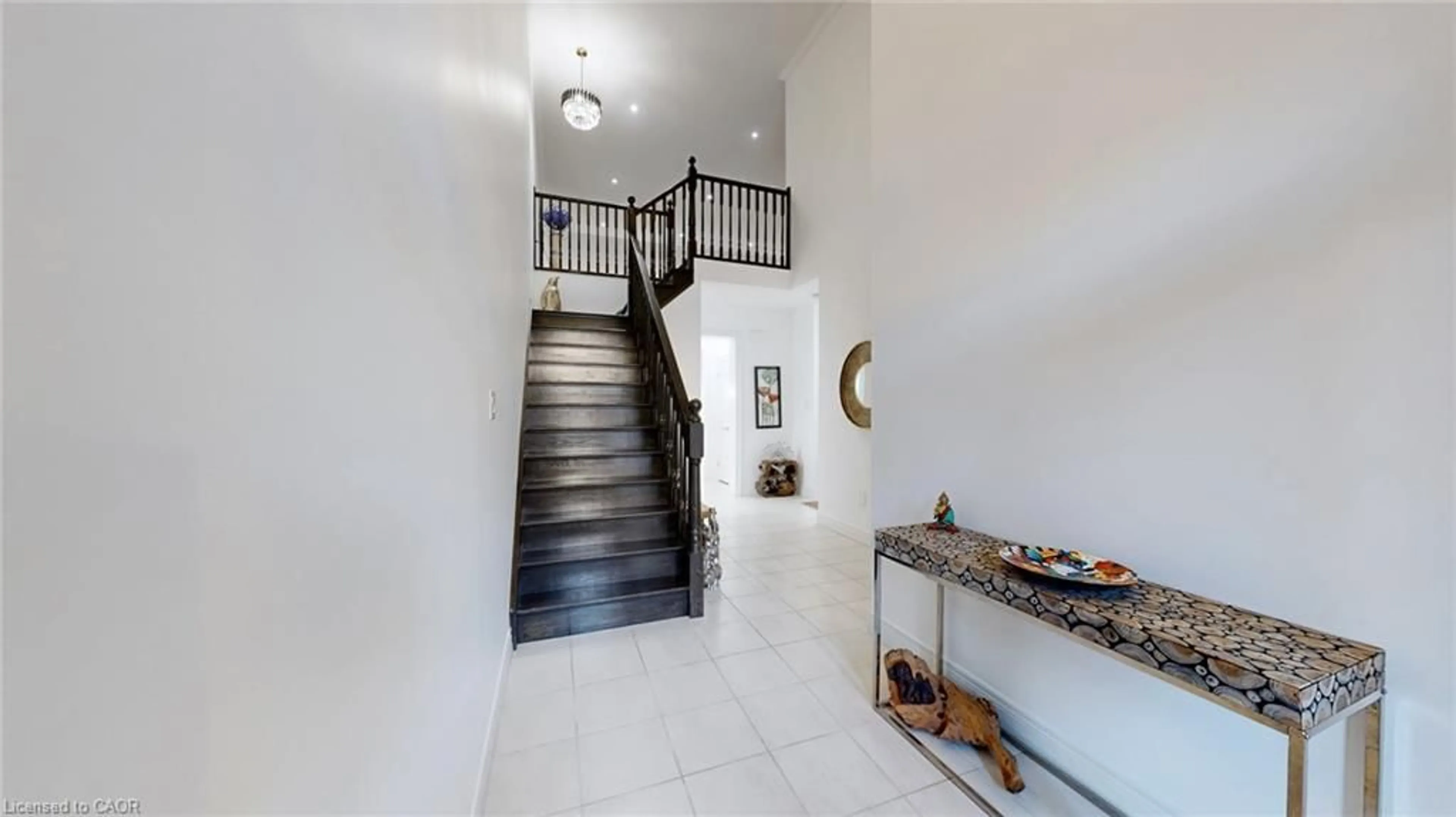 Indoor entryway for 39 Kay Cres #3, Guelph Ontario N1L 0N5