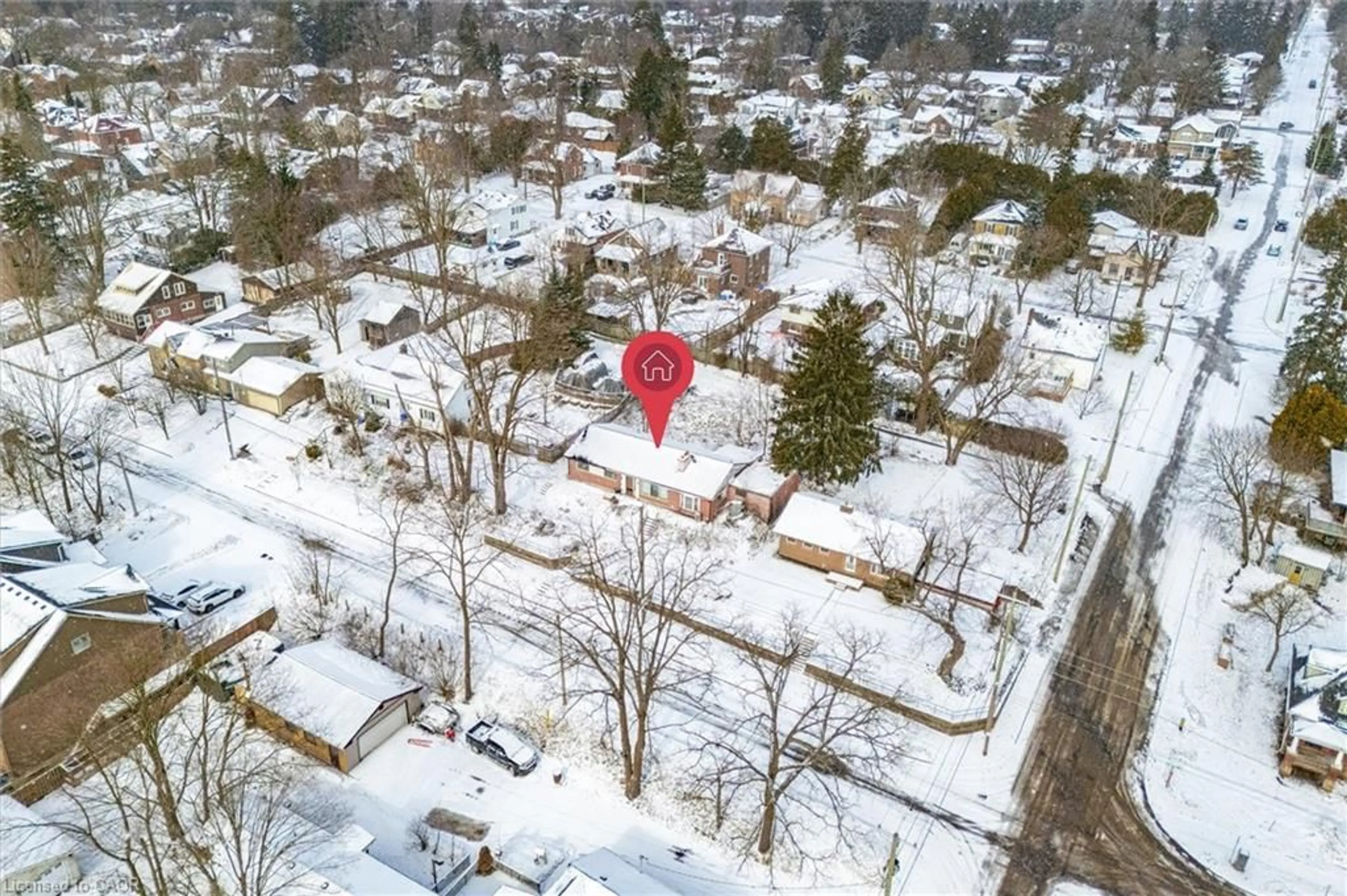 A pic from outside/outdoor area/front of a property/back of a property/a pic from drone, street for 289 St Patrick St, Fergus Ontario N1M 1M5