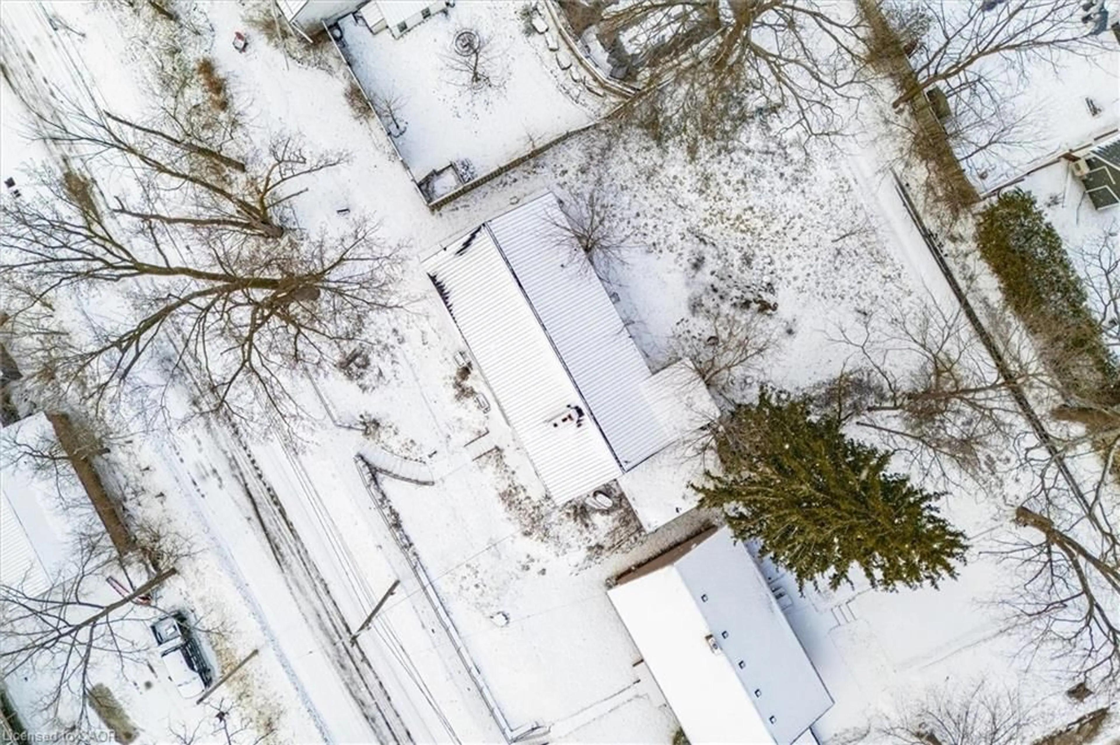 A pic from outside/outdoor area/front of a property/back of a property/a pic from drone, street for 289 St Patrick St, Fergus Ontario N1M 1M5