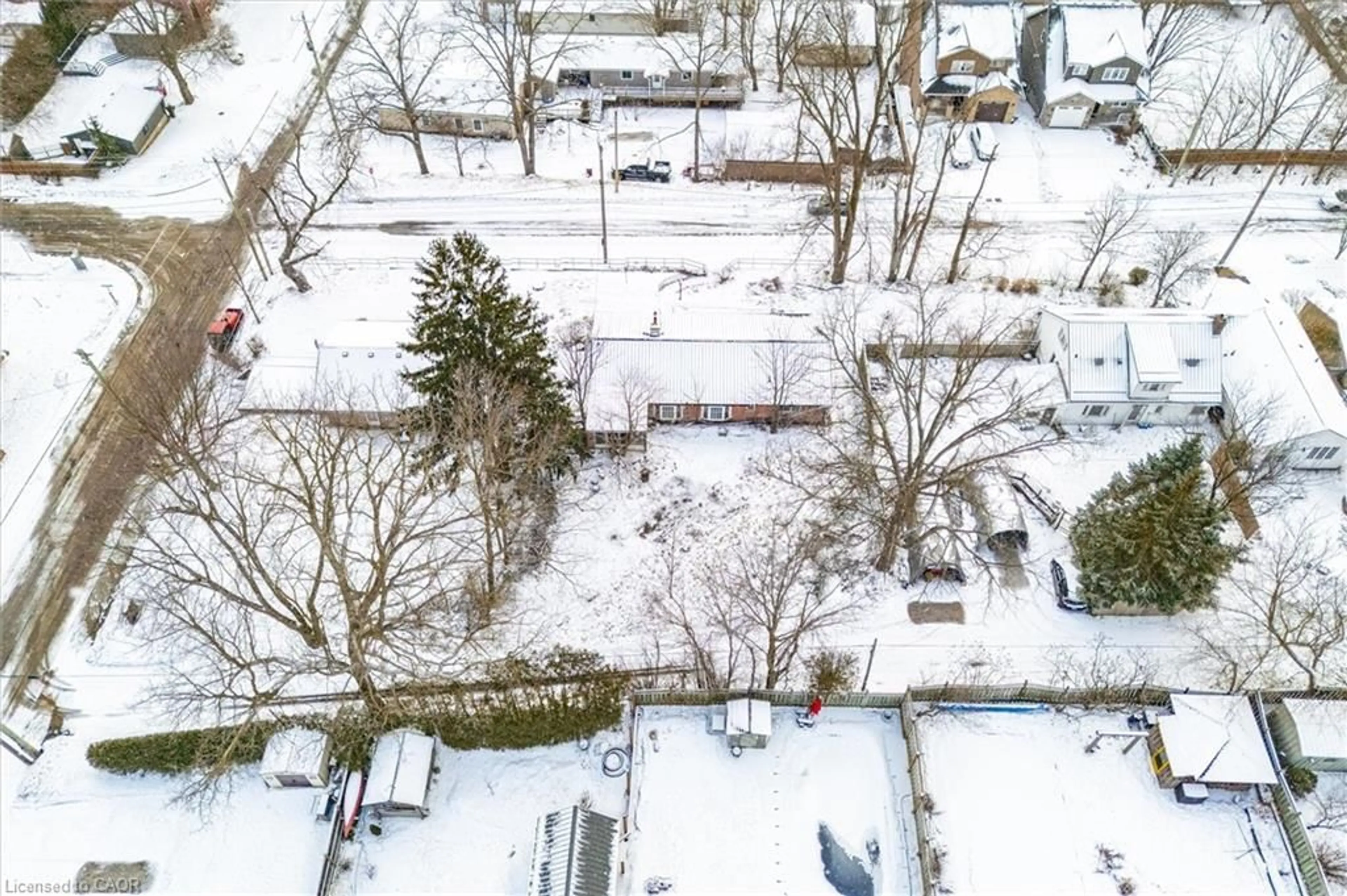 A pic from outside/outdoor area/front of a property/back of a property/a pic from drone, street for 289 St Patrick St, Fergus Ontario N1M 1M5