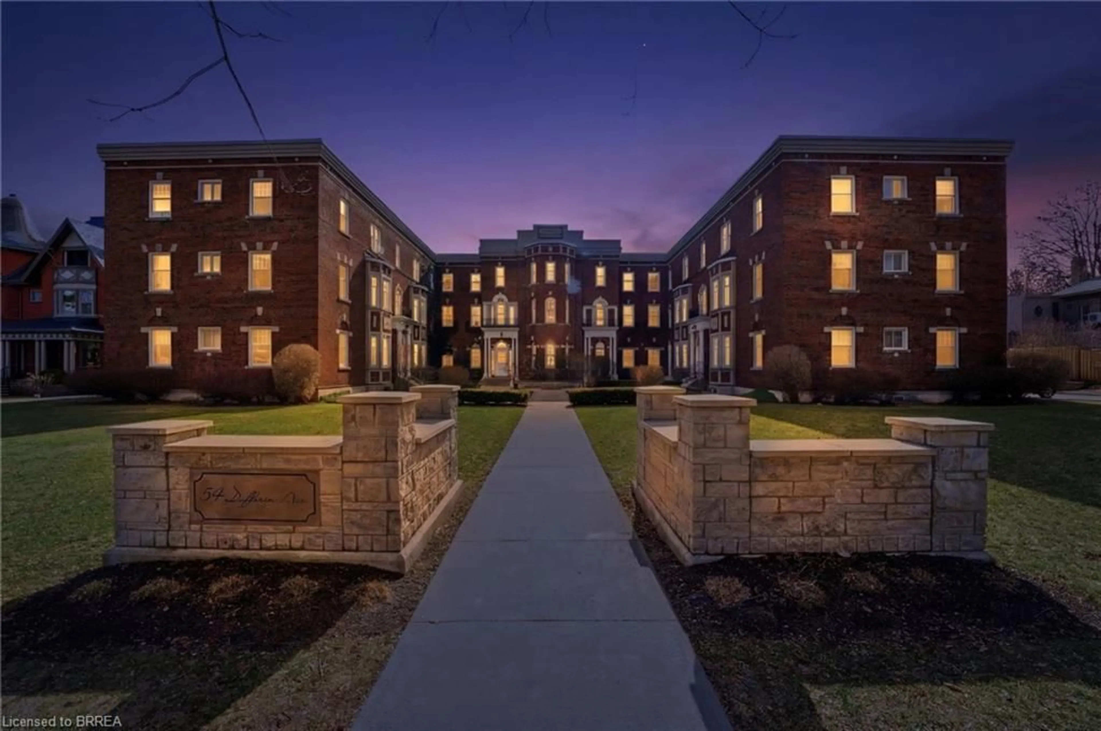 Patio, building for 54 Dufferin Ave #1, Brantford Ontario N3T 4P5