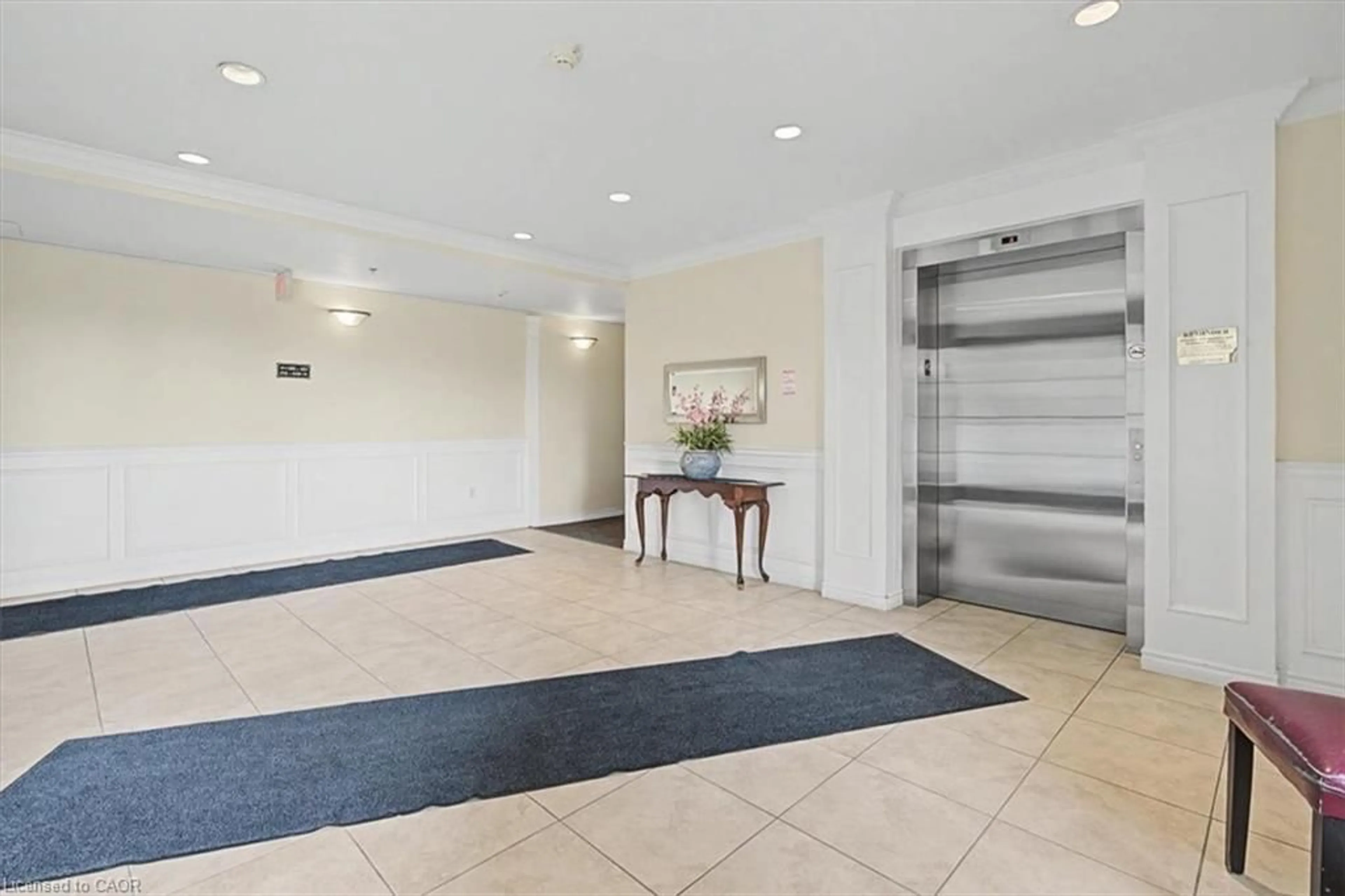 Indoor foyer for 308 Watson Pky #412, Guelph Ontario N1E 0G7