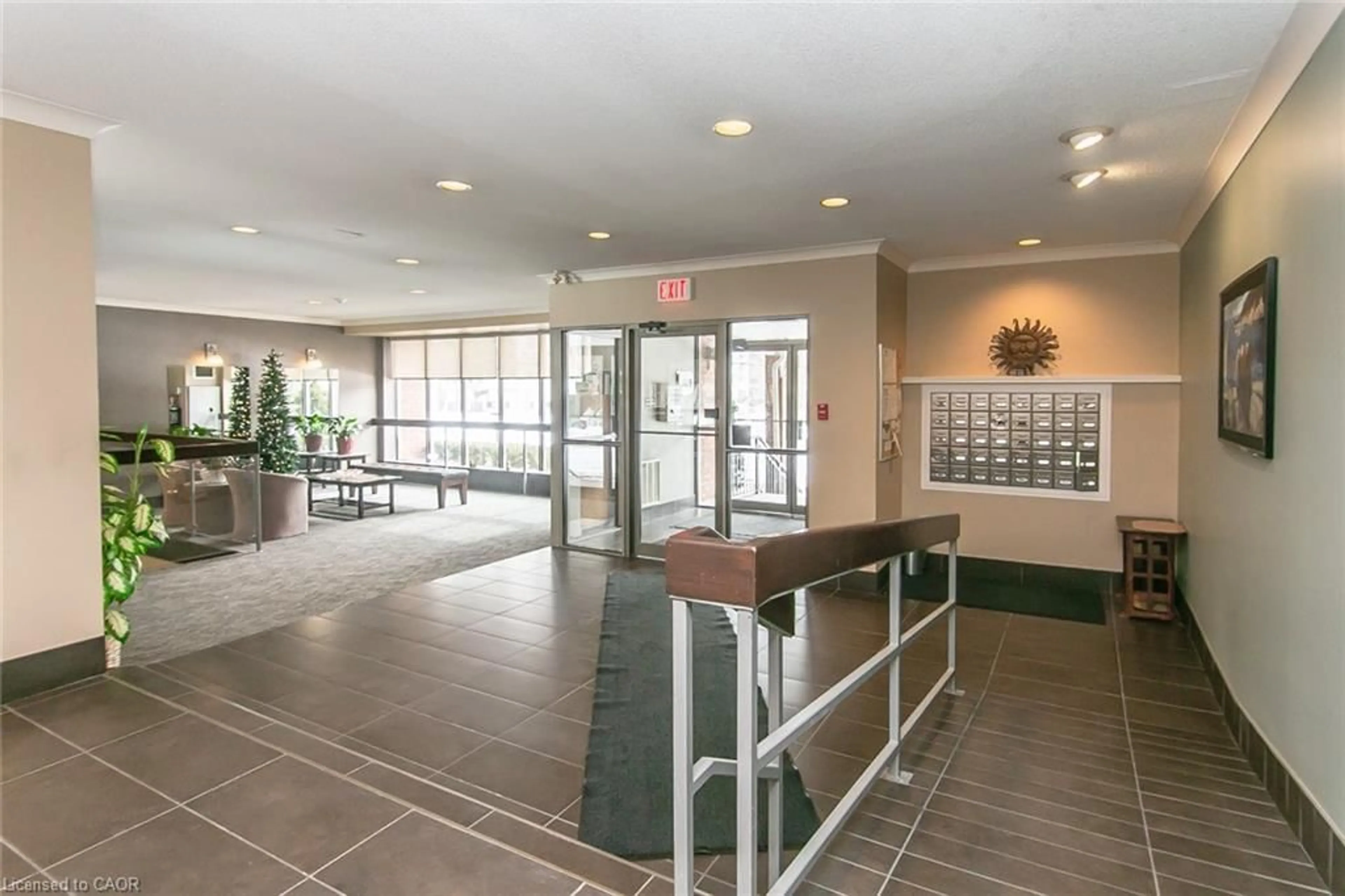 Indoor foyer for 300 Keats Way #402, Waterloo Ontario N2L 6E6