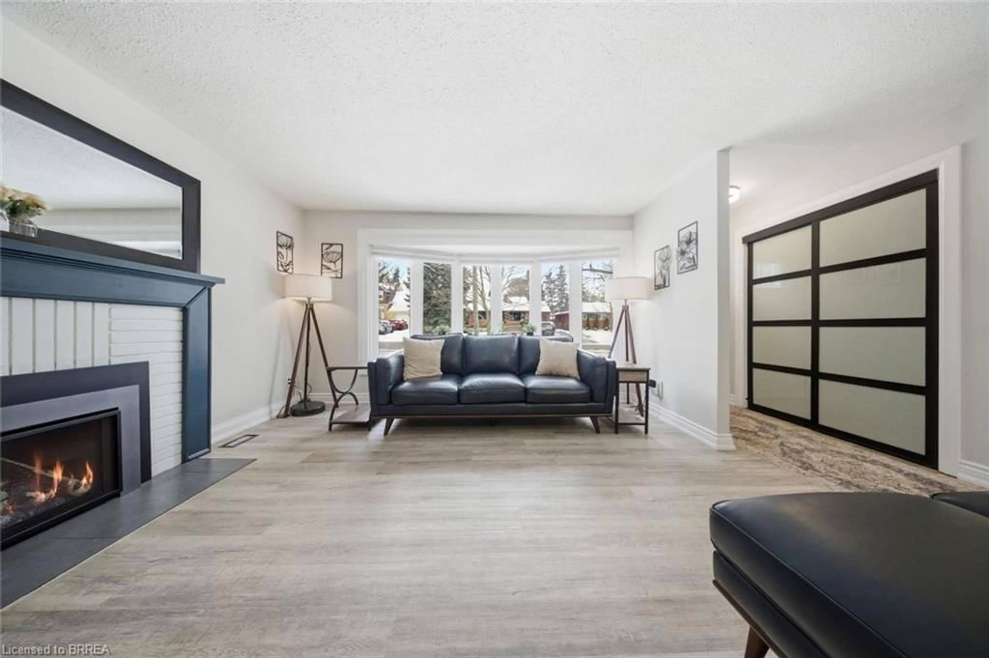 Living room with furniture, unknown for 19 Hiram Rd, Paris Ontario N3L 2P7