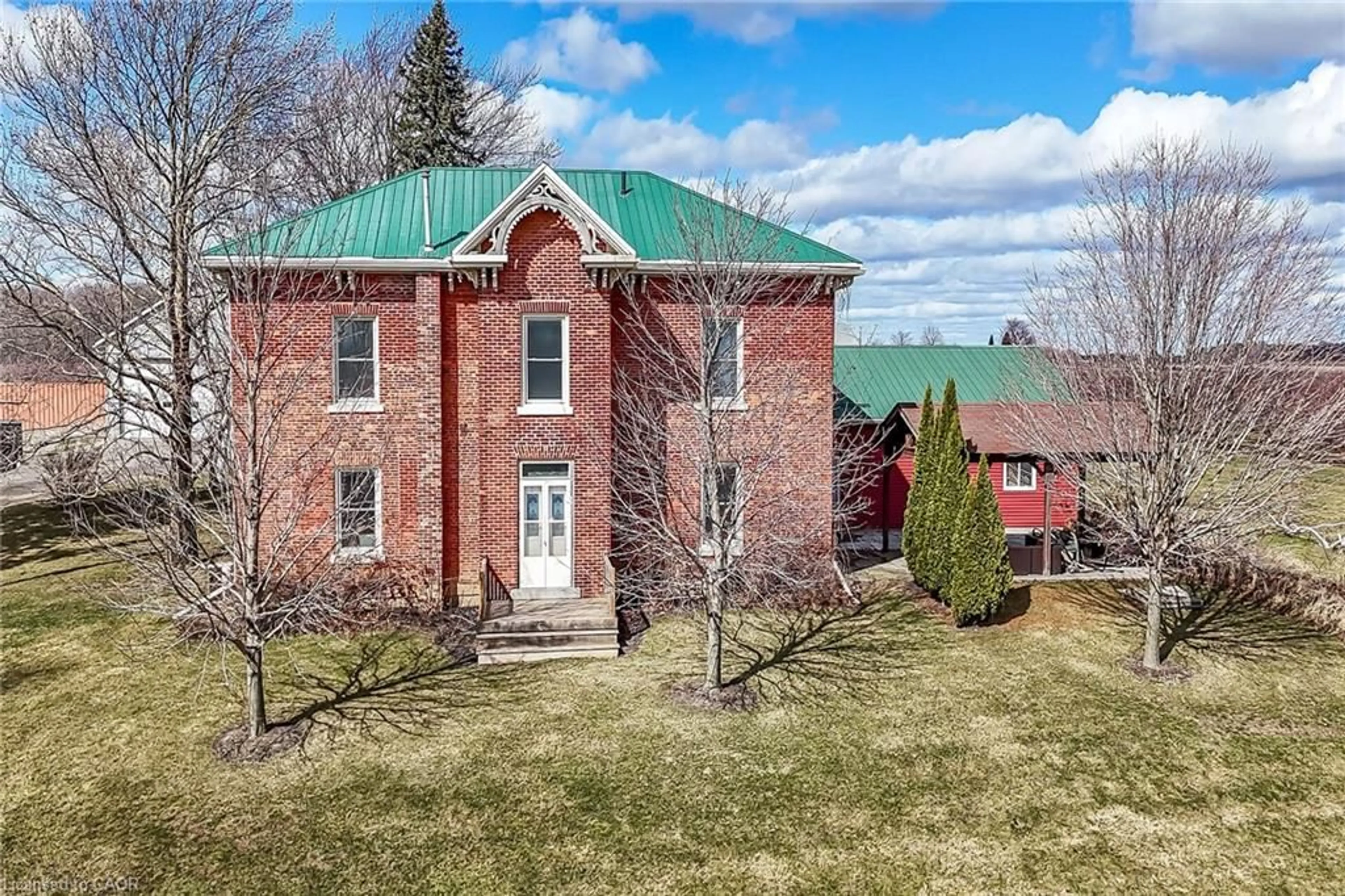 A pic from outside/outdoor area/front of a property/back of a property/a pic from drone, building for 903 Concession 13 Townsend, Simcoe Ontario N3Y 4K3