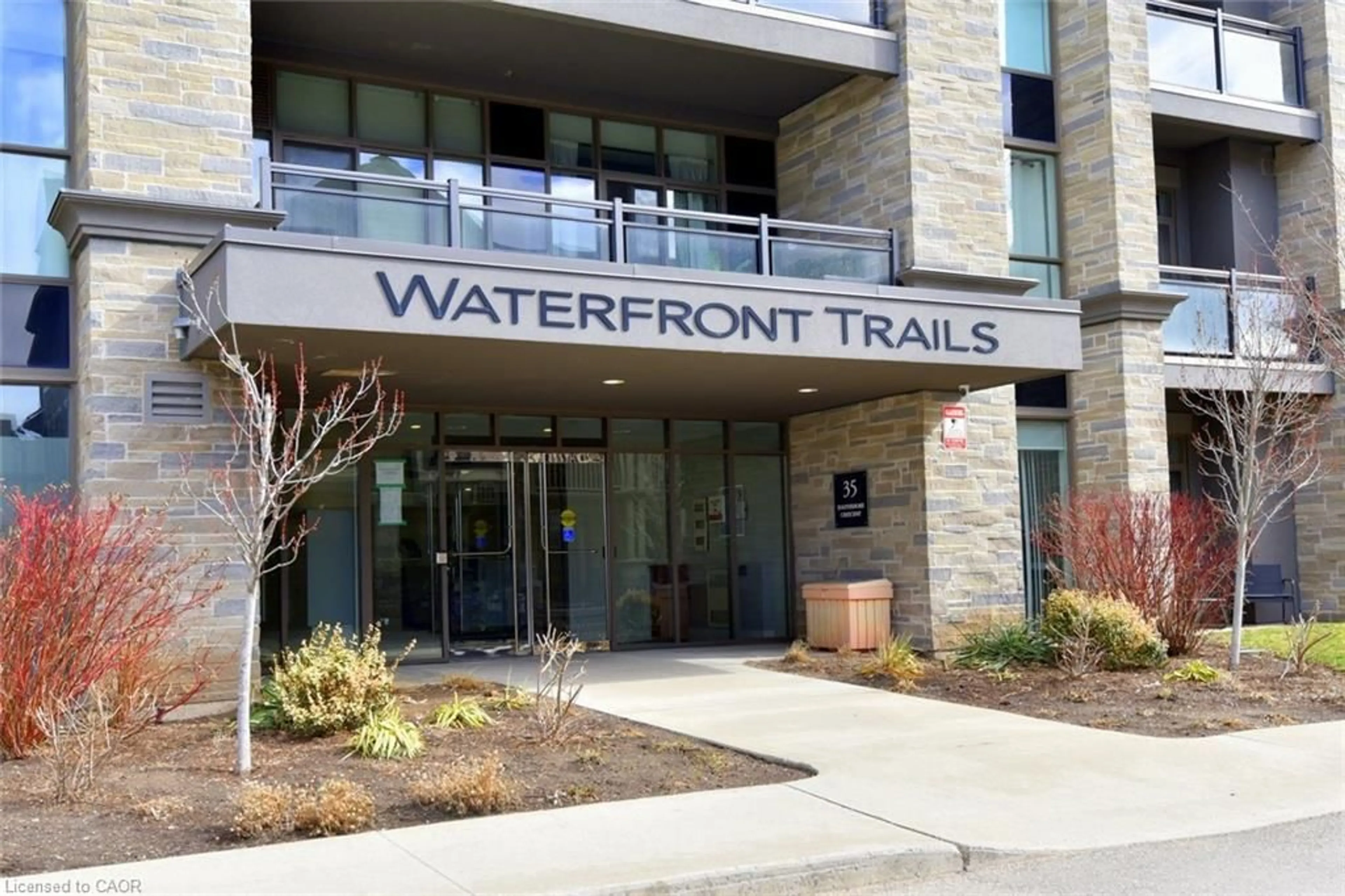 Indoor foyer for 35 Southshore Cres #414, Stoney Creek Ontario L8E 0J2