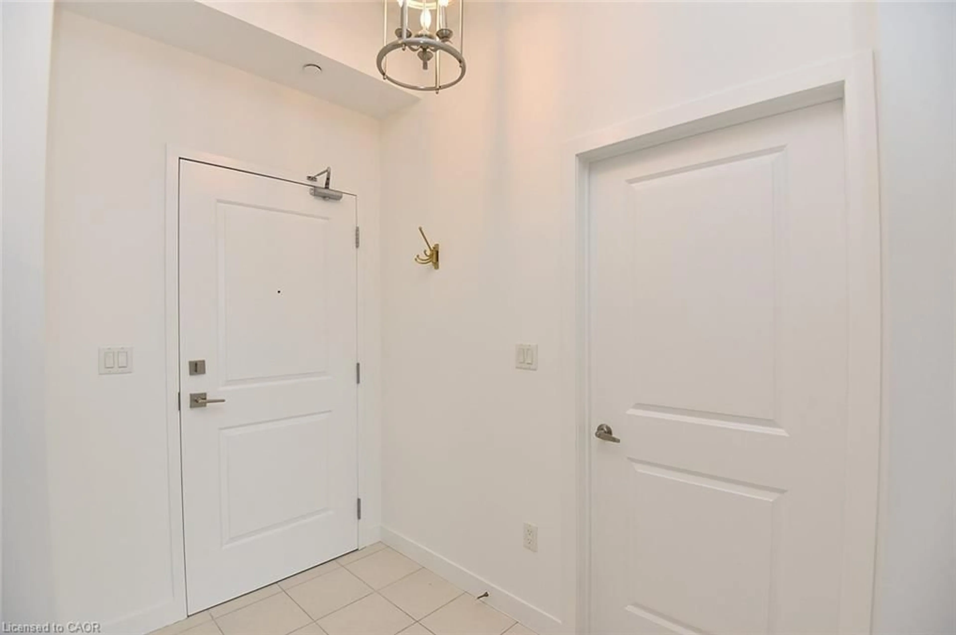 Indoor entryway for 35 Southshore Cres #414, Stoney Creek Ontario L8E 0J2