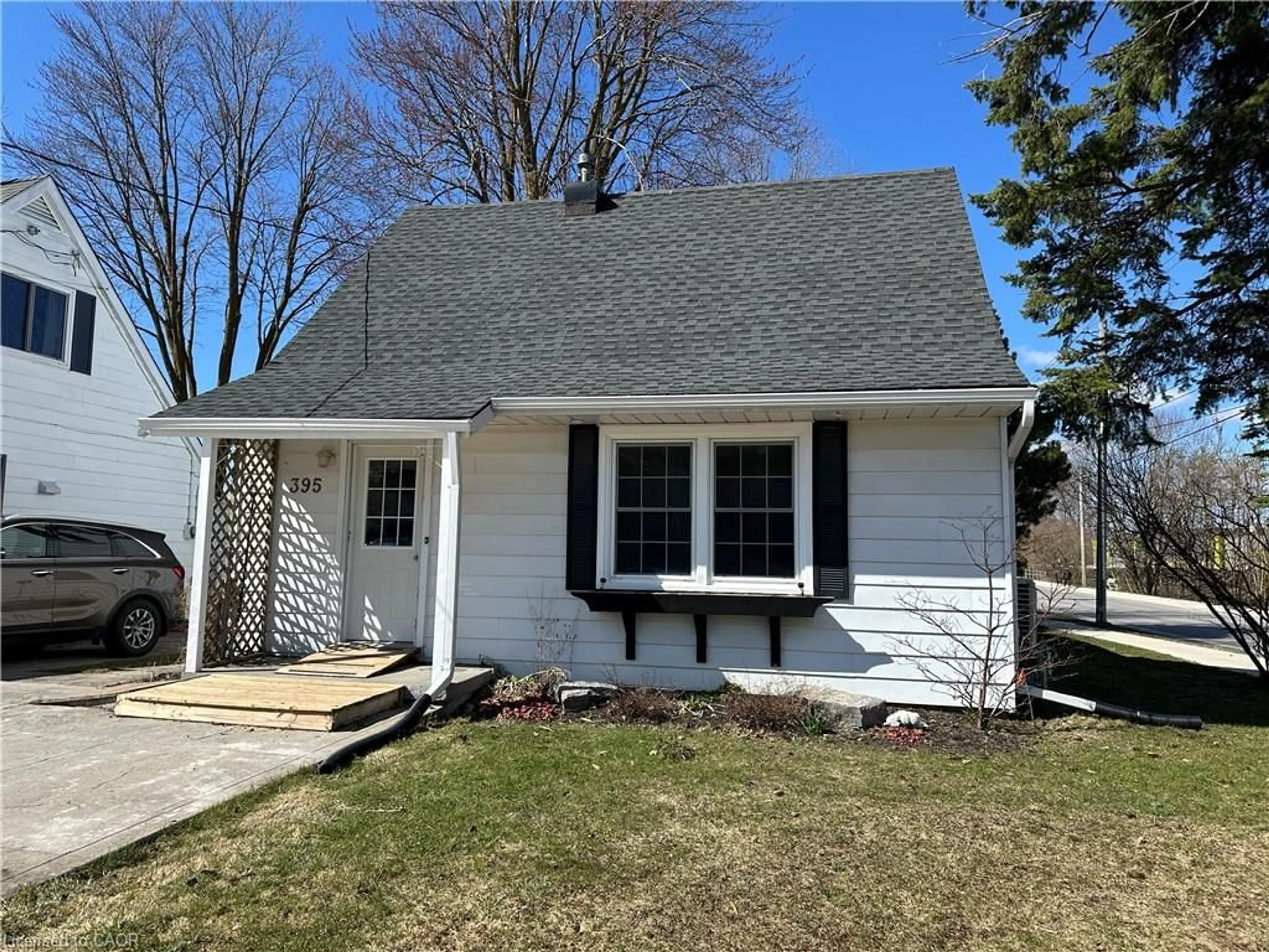 Home with vinyl exterior material, street for 395 Boulton St, Palmerston Ontario N0G 2P0