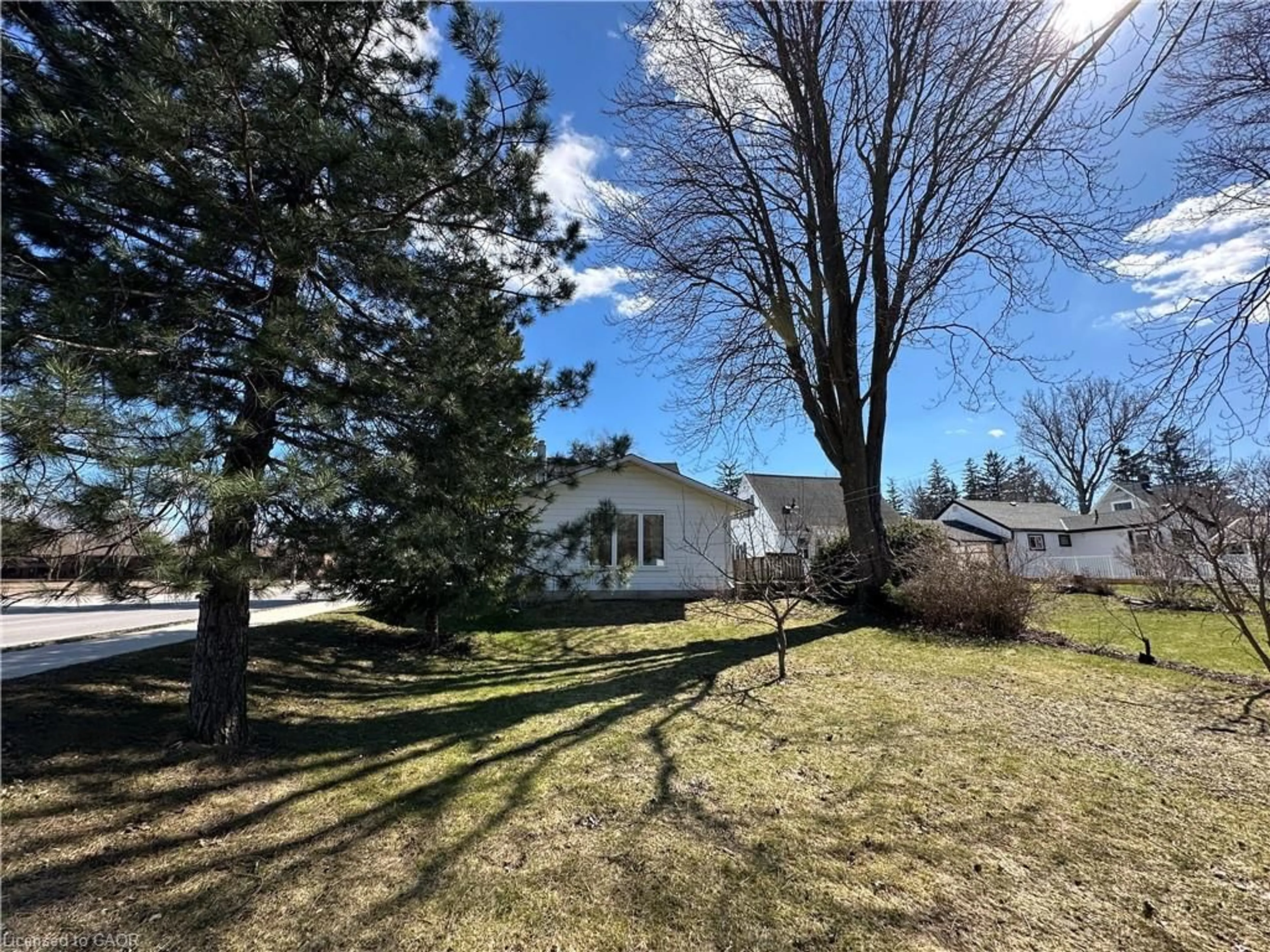 A pic from outside/outdoor area/front of a property/back of a property/a pic from drone, unknown for 395 Boulton St, Palmerston Ontario N0G 2P0