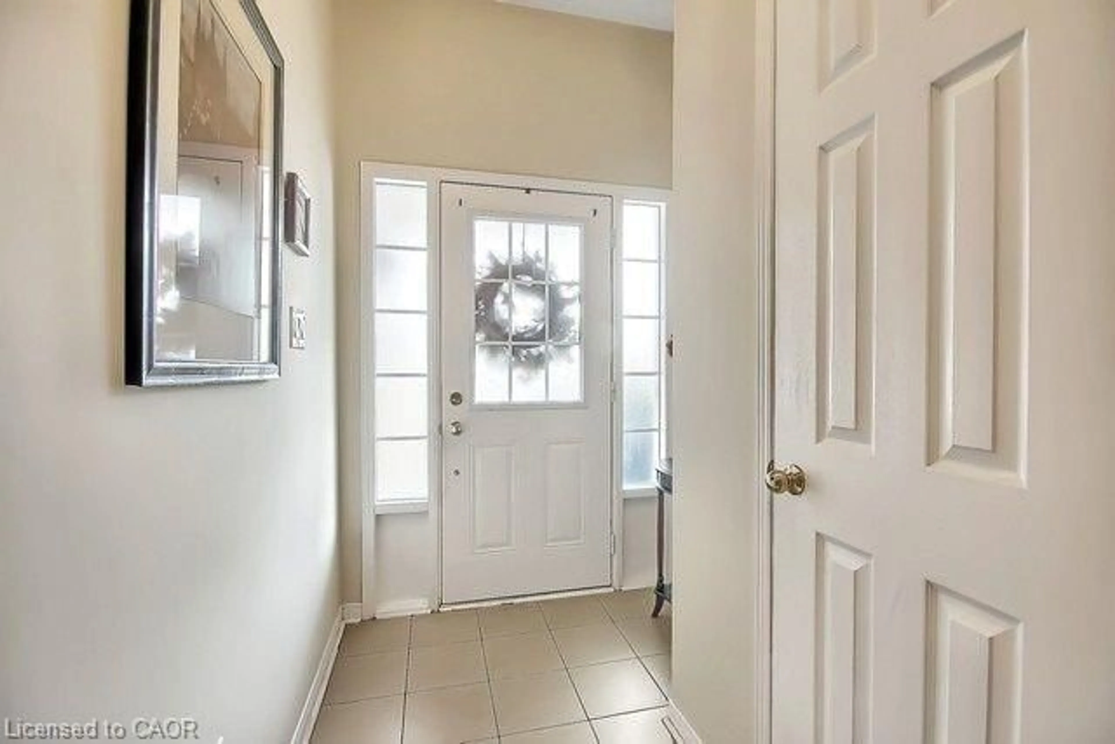 Indoor entryway for 33 Chetholme Pl, Georgetown Ontario L7G 0E1
