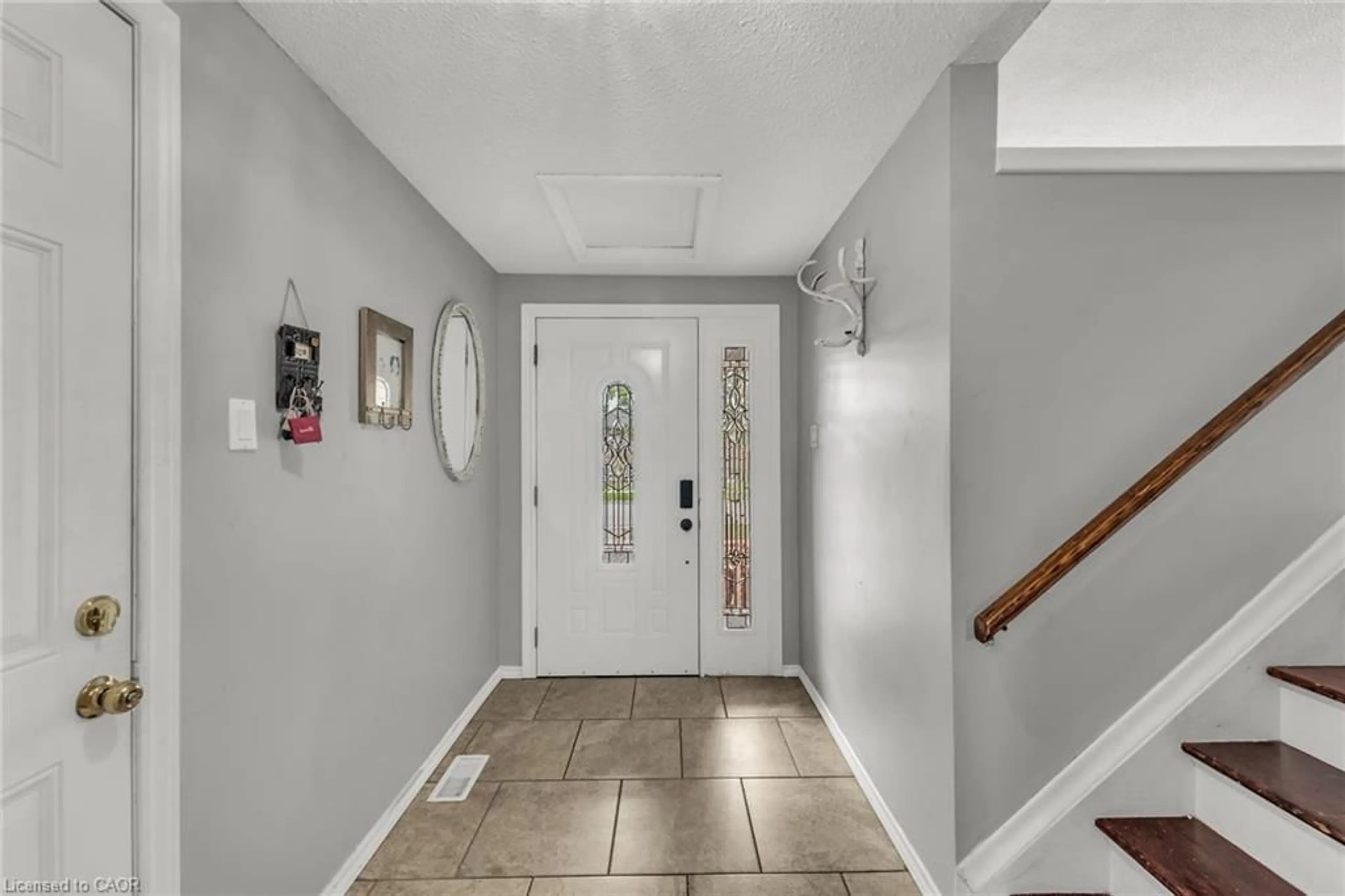 Indoor entryway for 22 John Murray St, Stoney Creek Ontario L8J 1C4