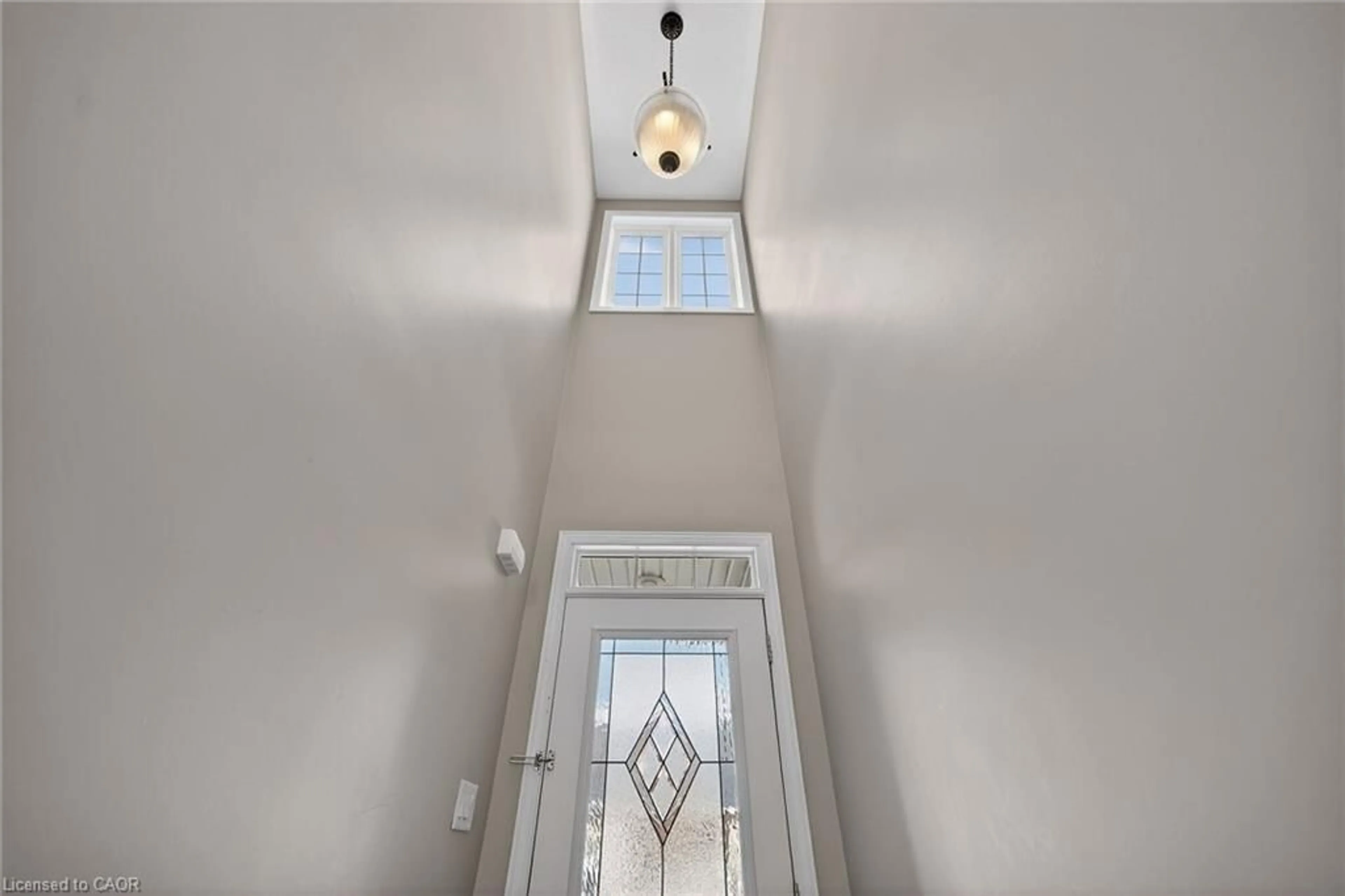 Indoor foyer for 76 Abbotsford Trail, Glanbrook Ontario L9B 0A4