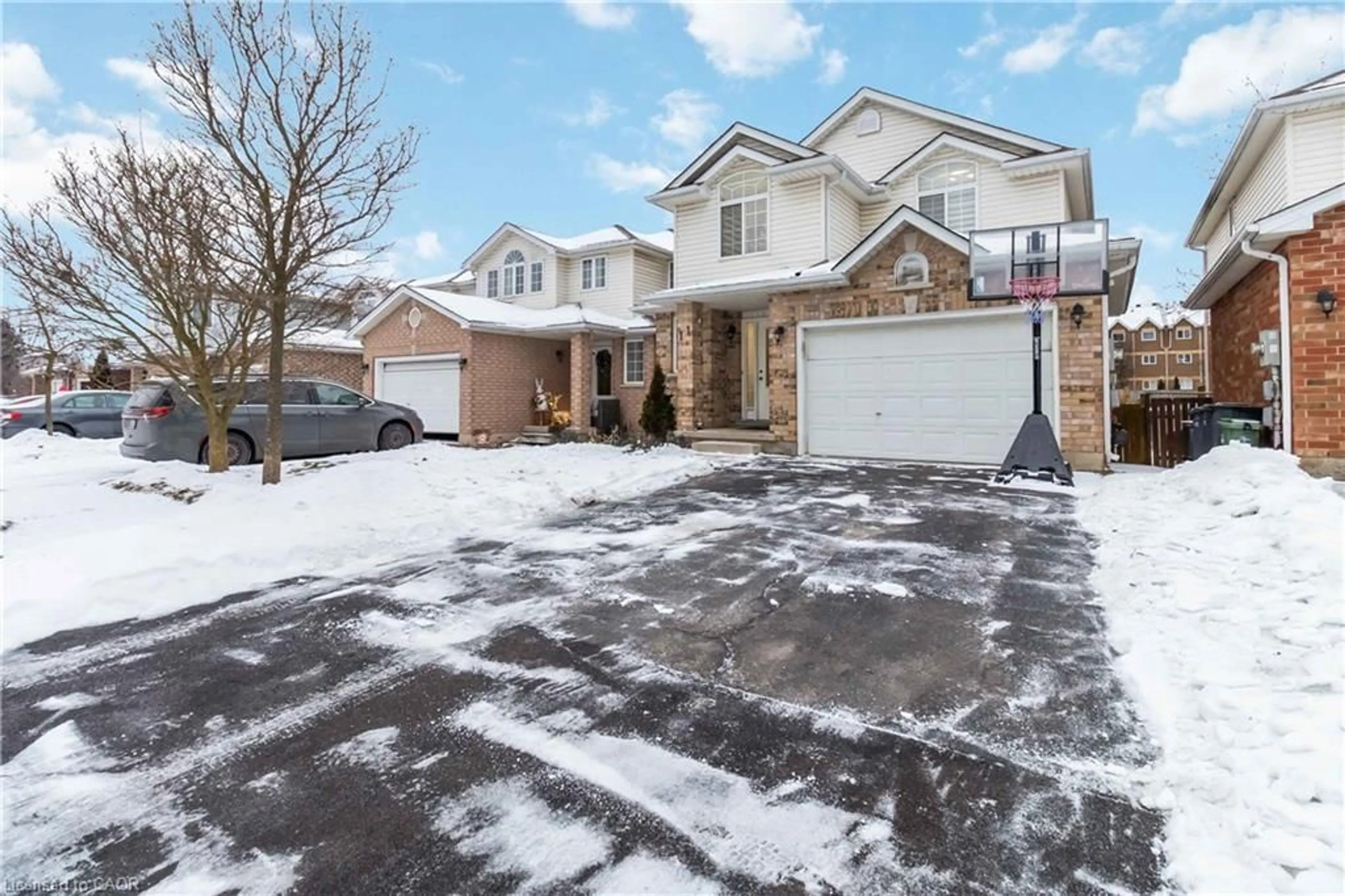 Unknown for 11 Bond Crt, Guelph Ontario N1H 8N6