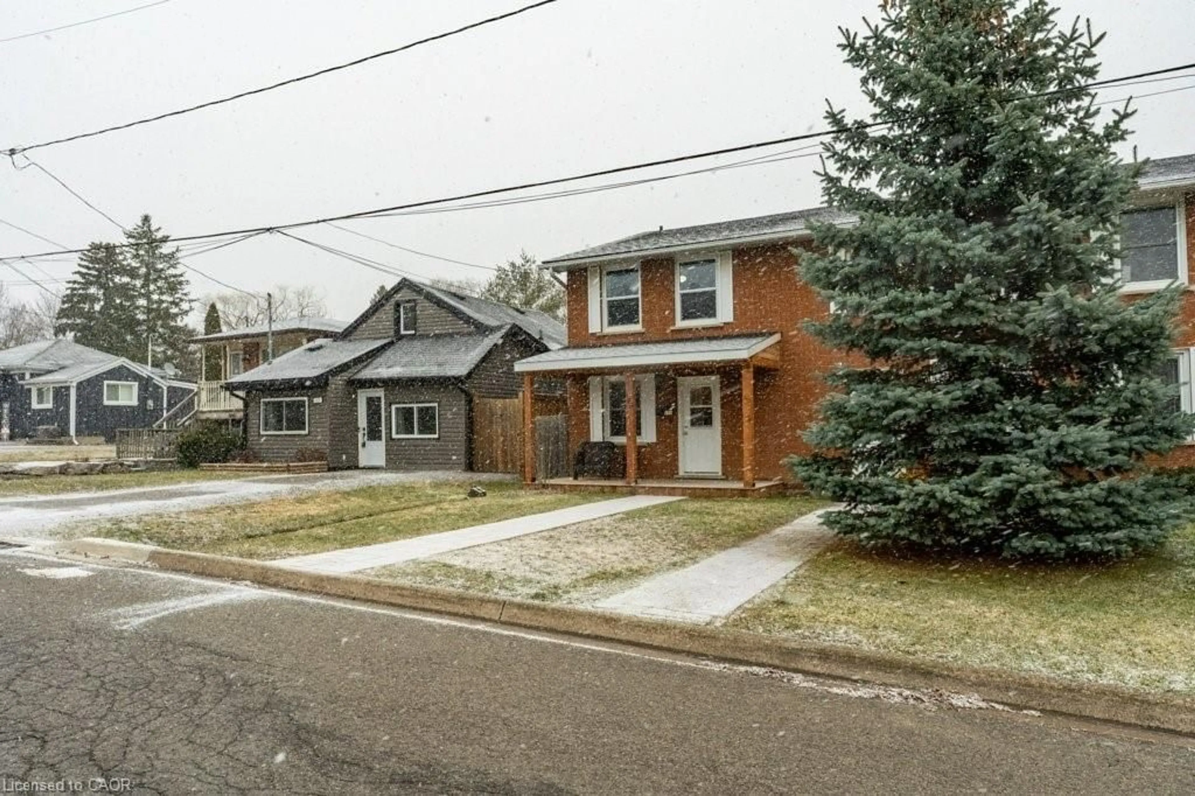Home with brick exterior material, street for 158 Dufferin St, West Lincoln Ontario L0R 2A0